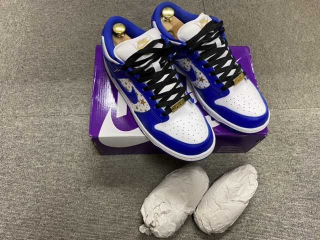 Supreme × Nike SB Dunk Low OG QS Gold Stars "White/Hyper Blue"