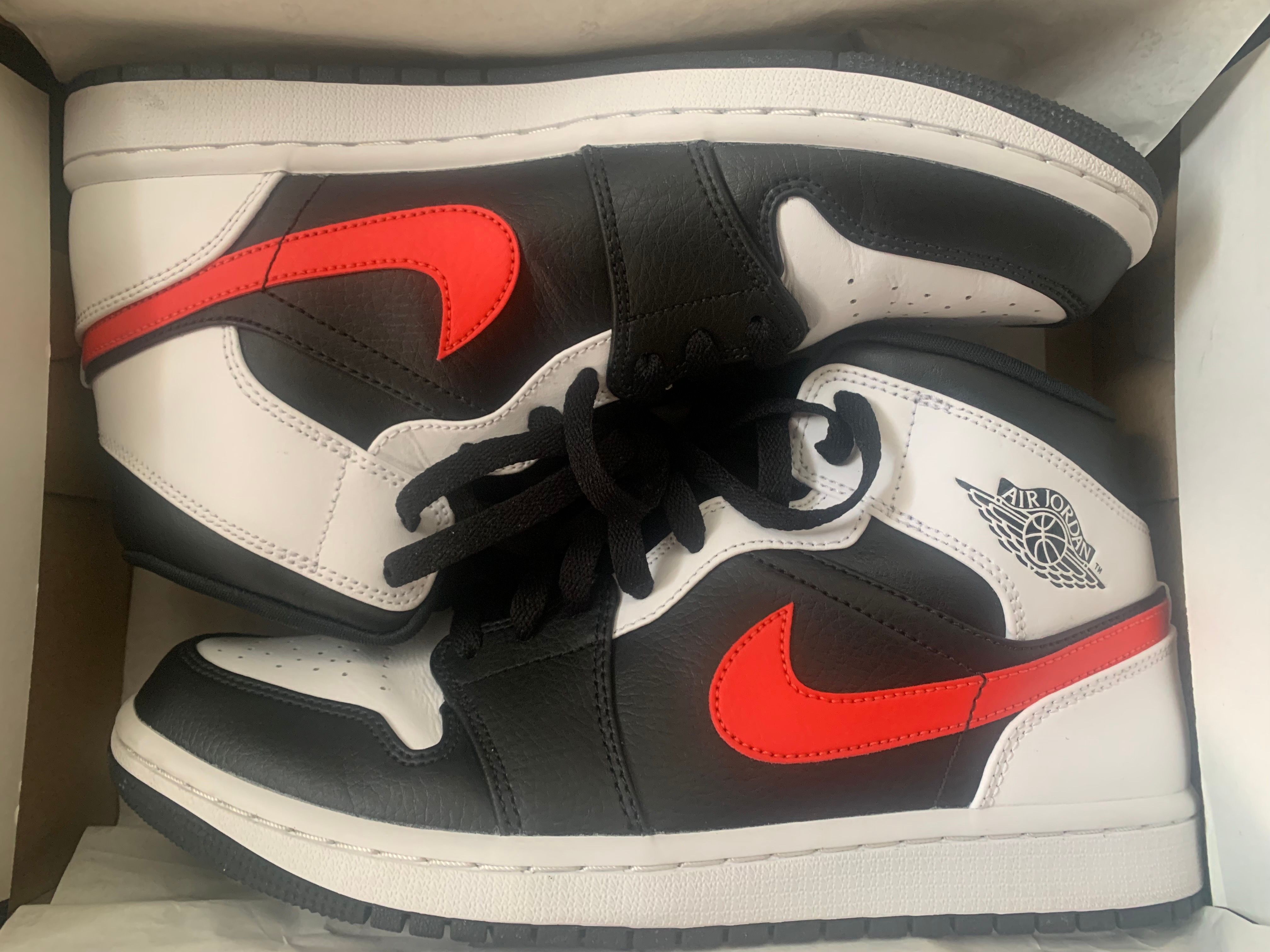 NIKE AIR JORDAN 1 MID "BLACK/CHILE RED/WHITE"