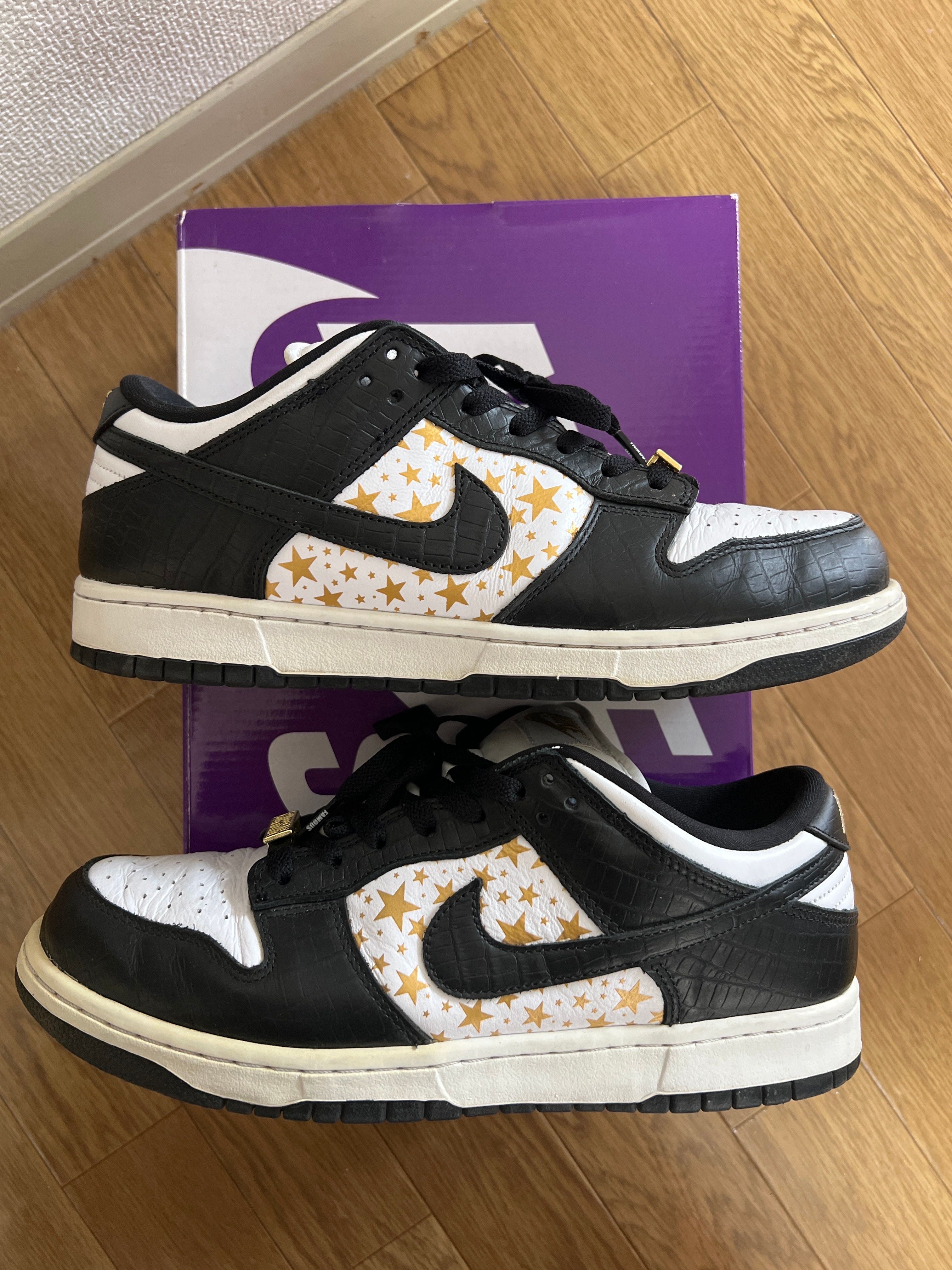 Supreme × Nike SB Dunk Low OG QS Gold Stars "White/Black"