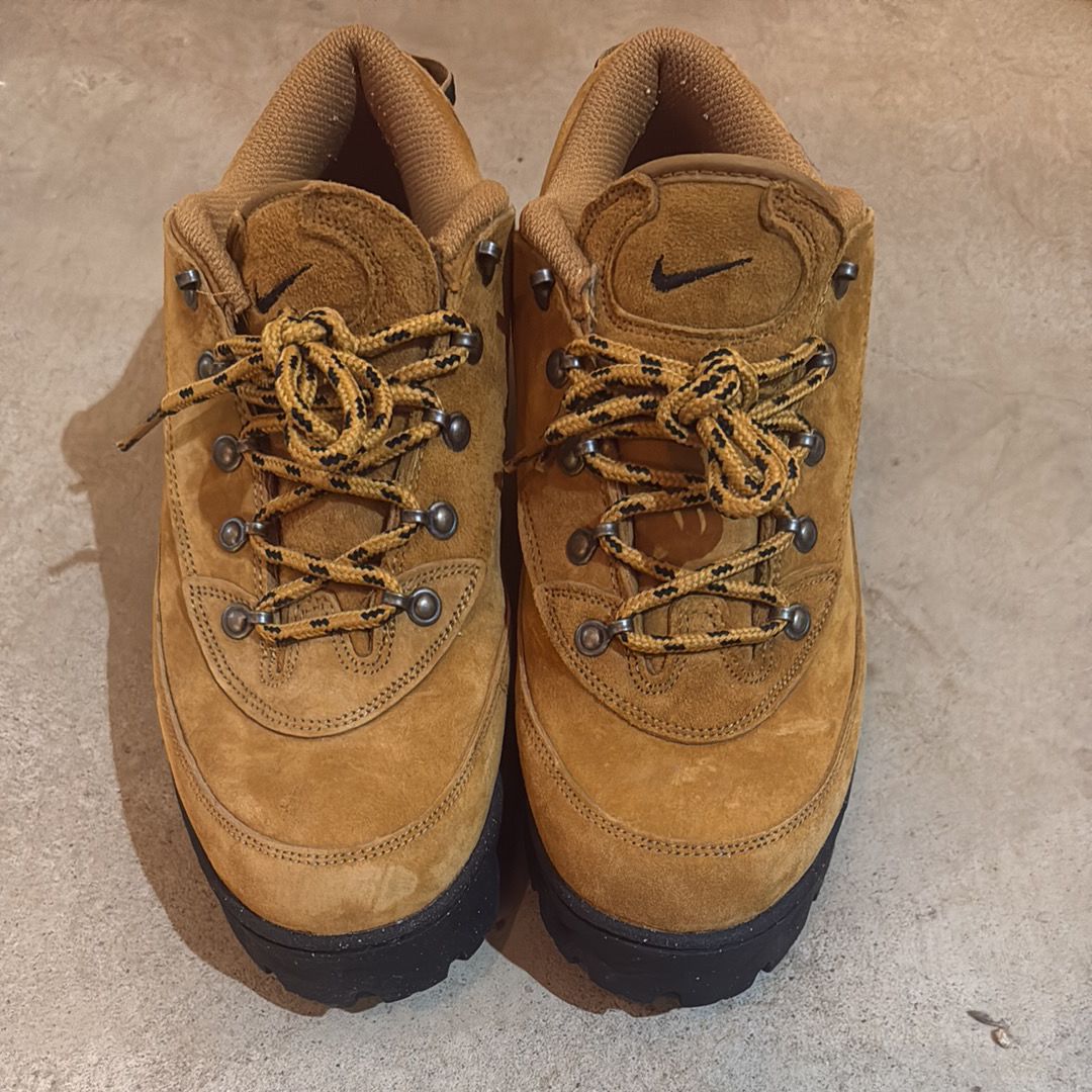 ナイキ ウィメンズ ラハール ロー "ウィート"