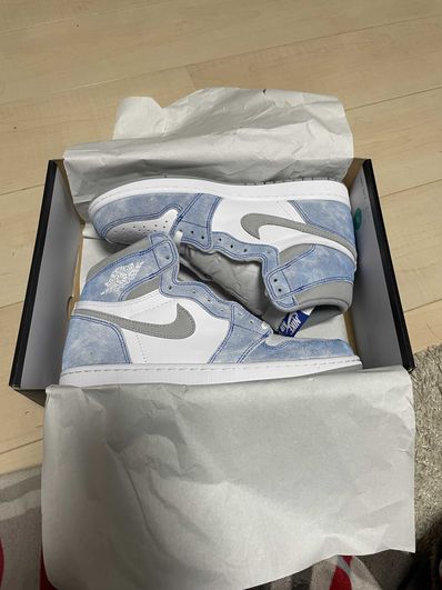 Nike Air Jordan 1 High OG "Hyper Royal"