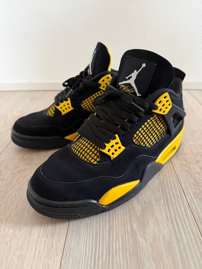 Nike Air Jordan 4 Retro "Thunder"(2023)