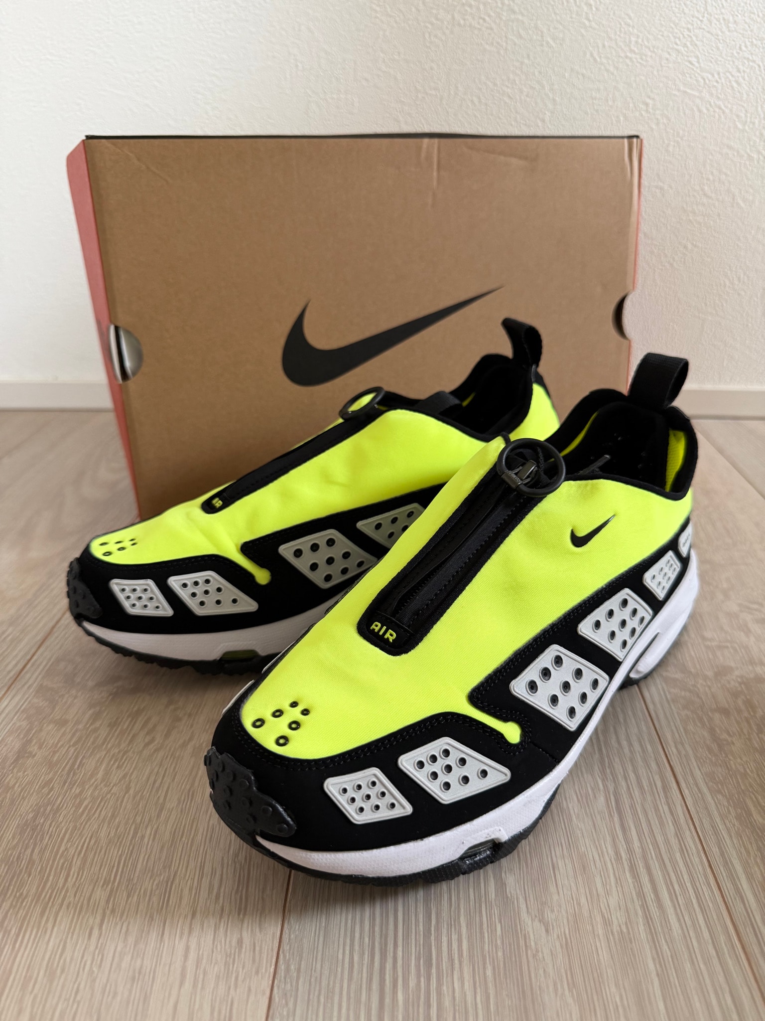 Nike Women's Air Max SNDR "Volt and Black"