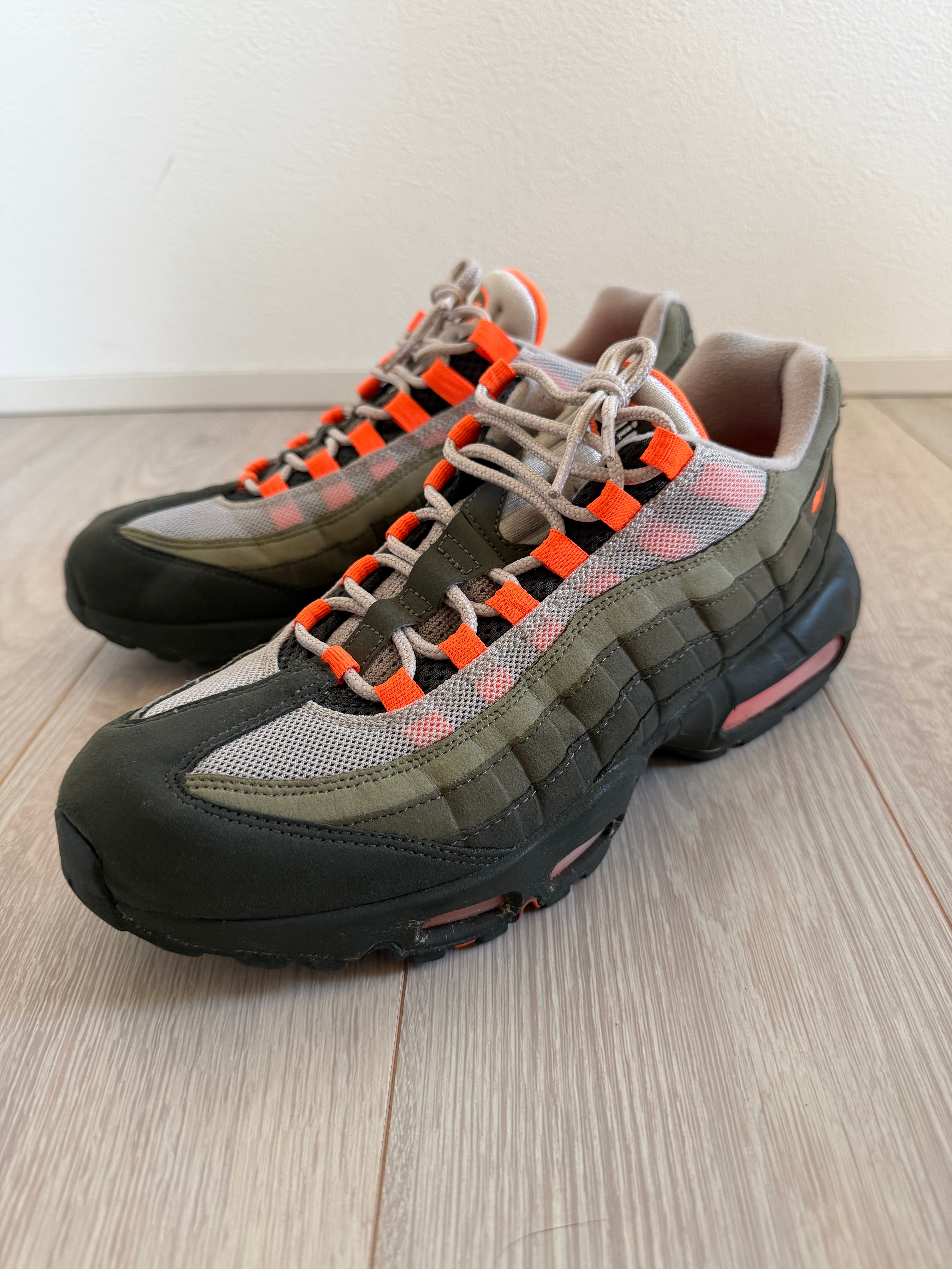 エアマックス95(AIR MAX 95)/ナイキ 人気の新作を安心売買【スニーカー
