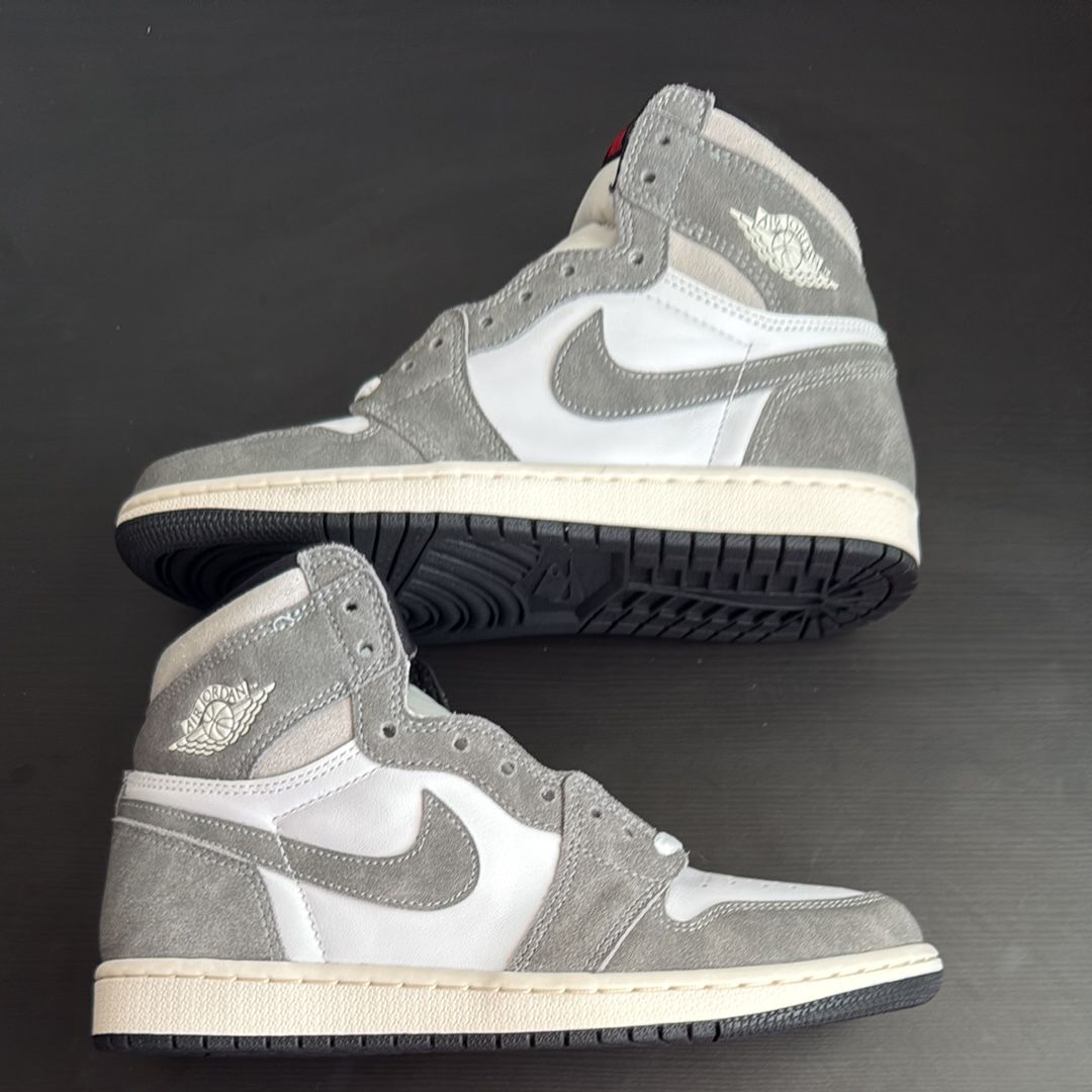 Nike Air Jordan 1 Retro High OG "Black and Smoke Grey"