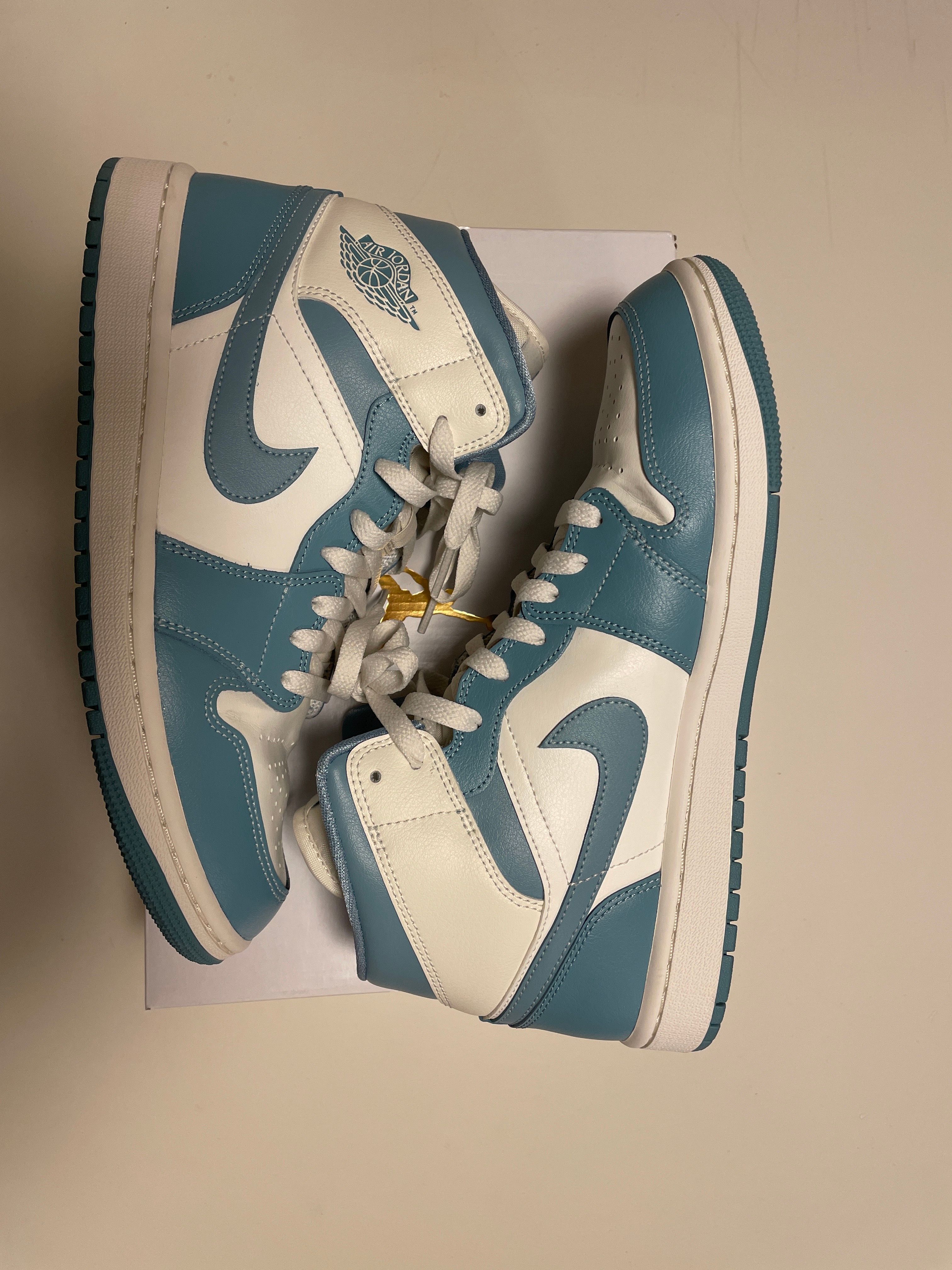 Nike Women's Air Jordan 1 Mid "University Blue"