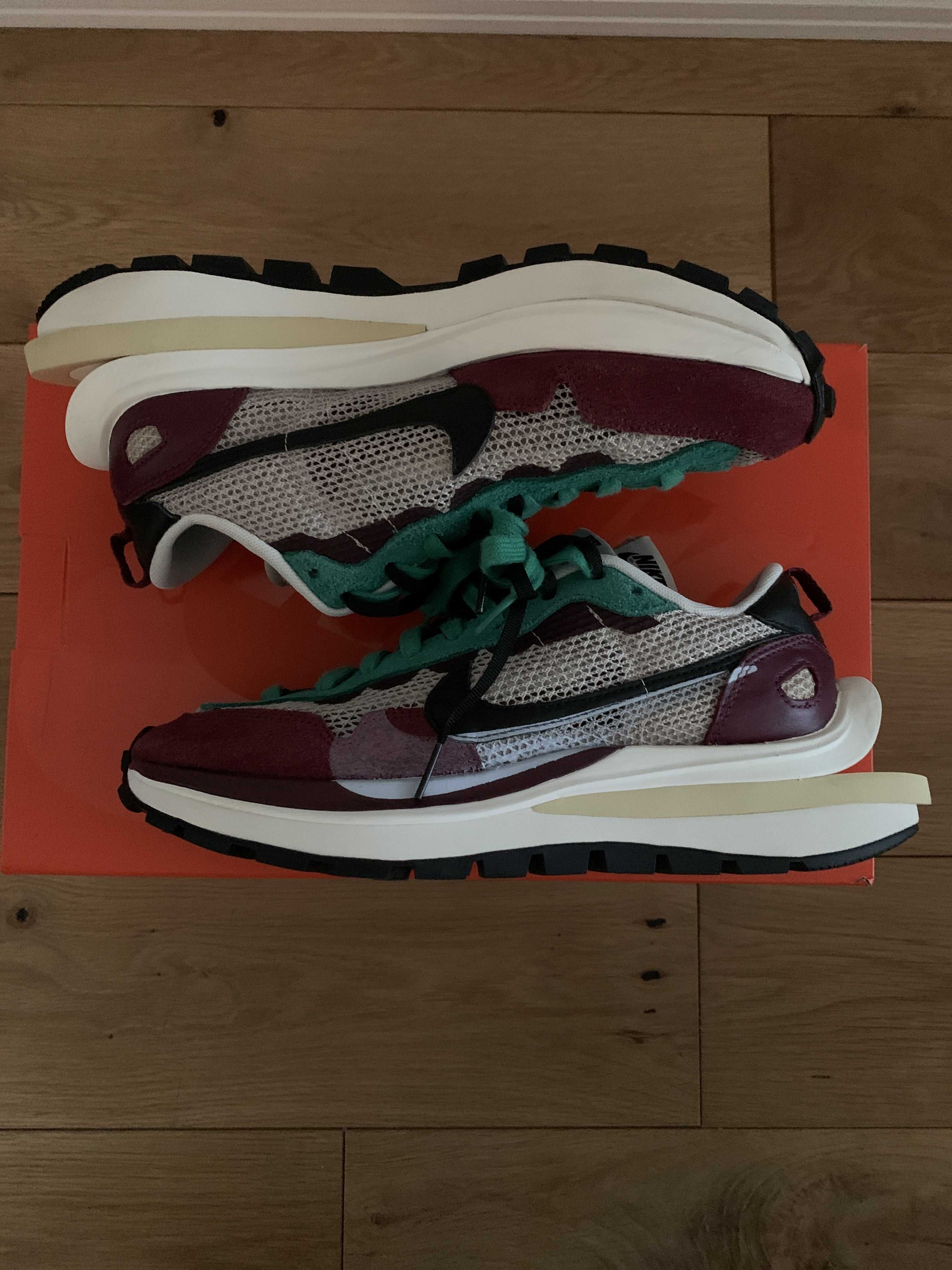 sacai × Nike Vapor Waffle "String/Red/Green"