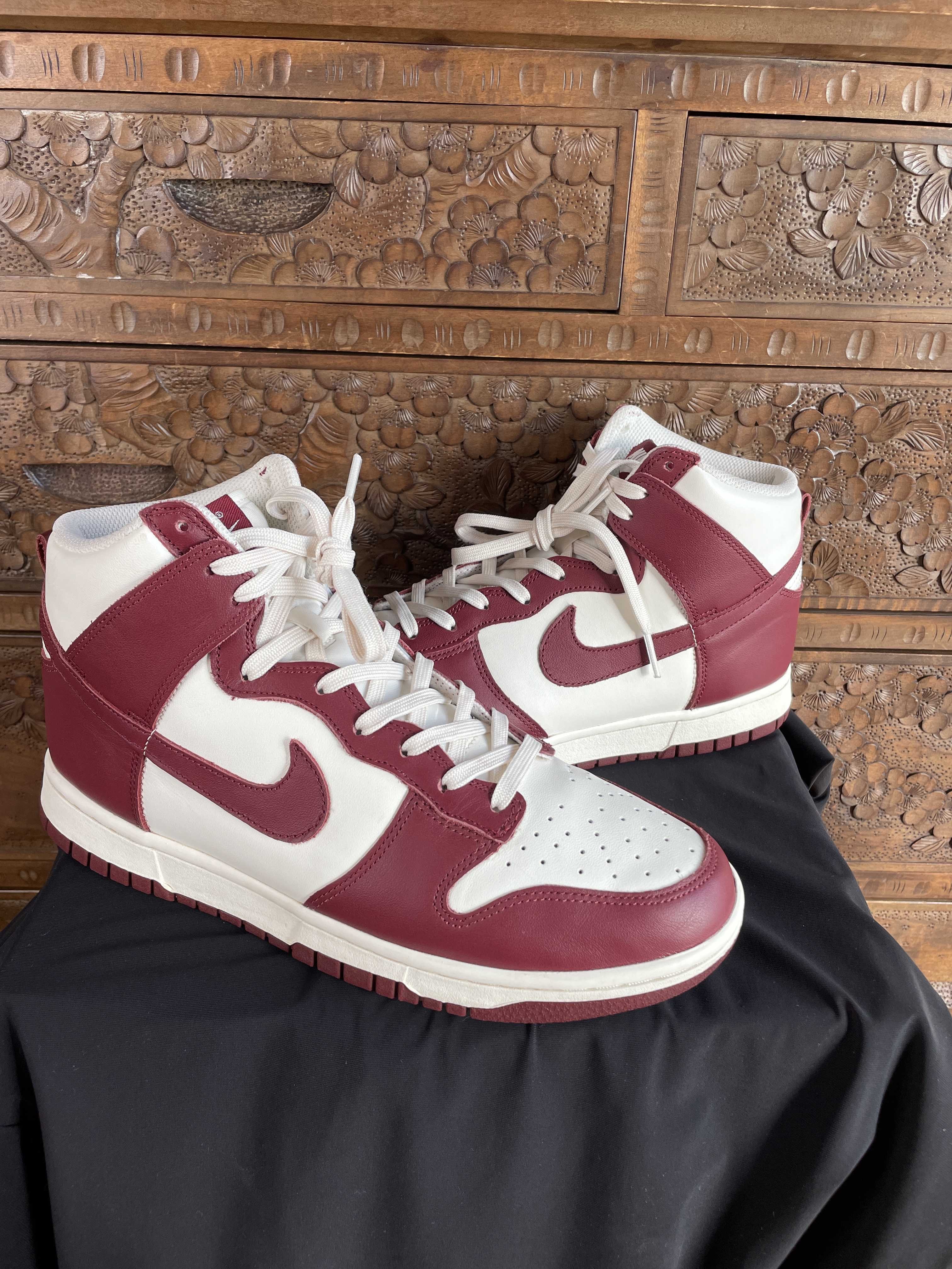 NIKE Women's DUNK HIGH "TEAM RED"