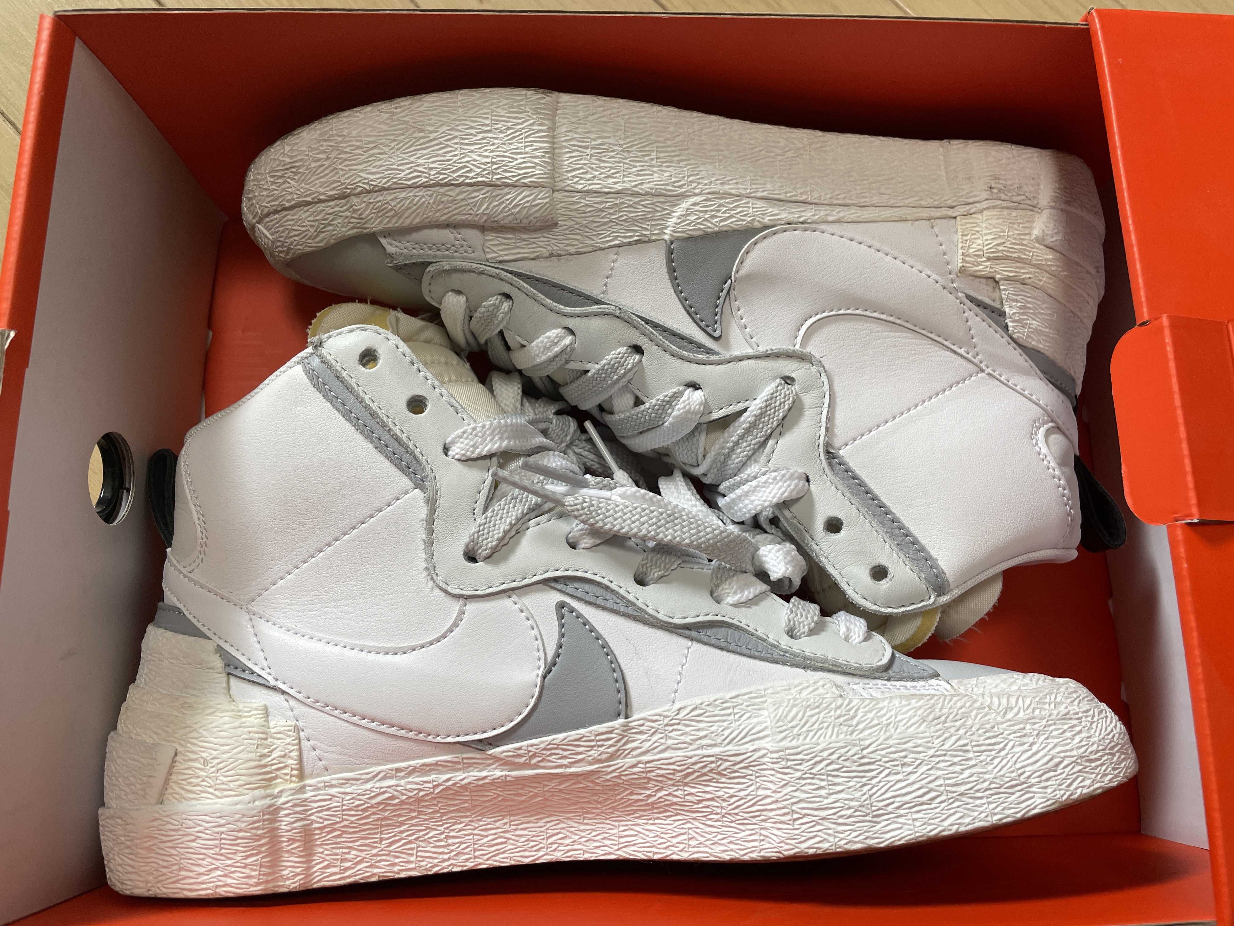 sacai × NIKE BLAZER MID "WHITE/WOLF GREY"