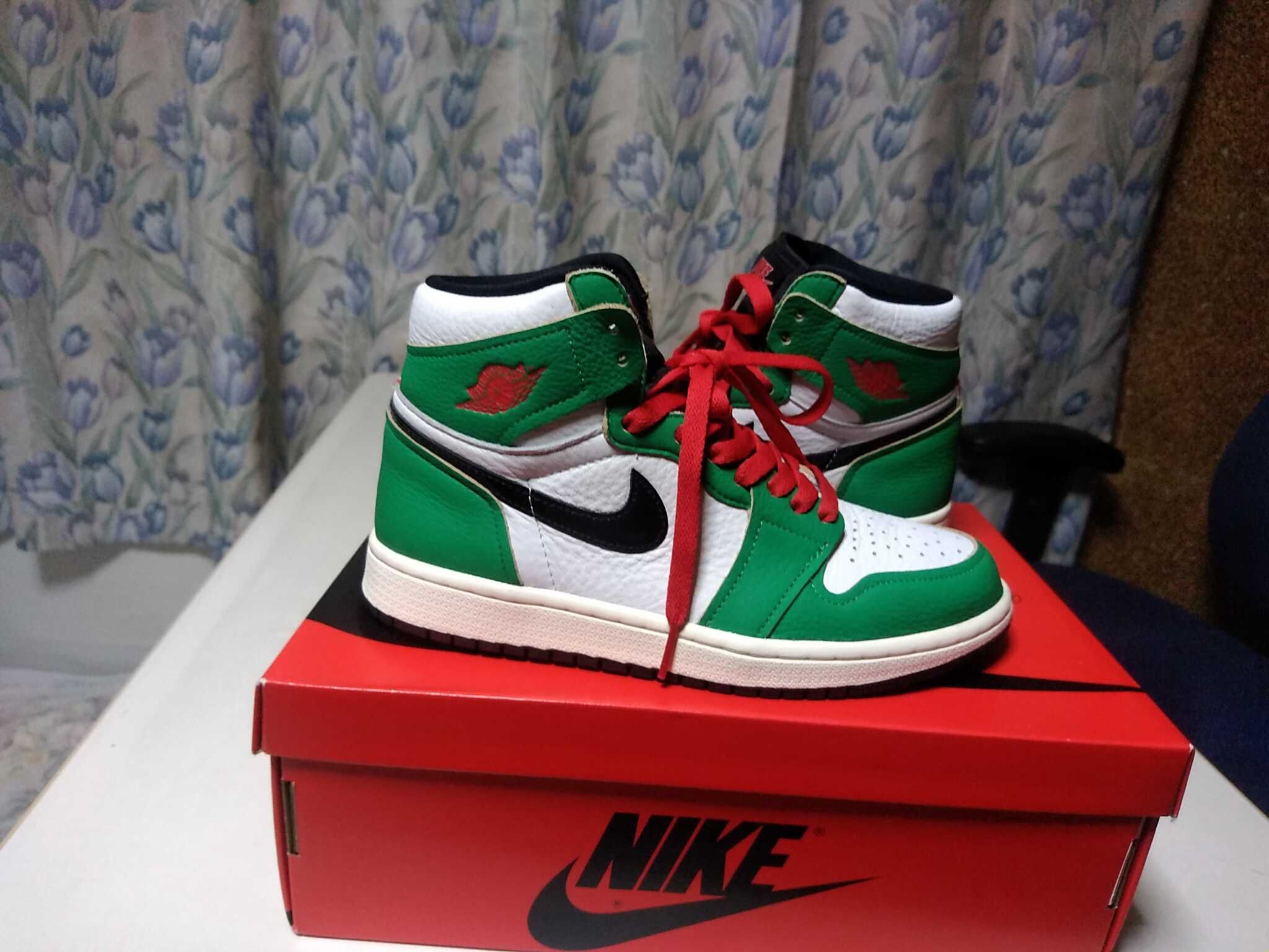 Nike Women's Air Jordan 1 High OG "Lucky Green/White-Sail-Black"   