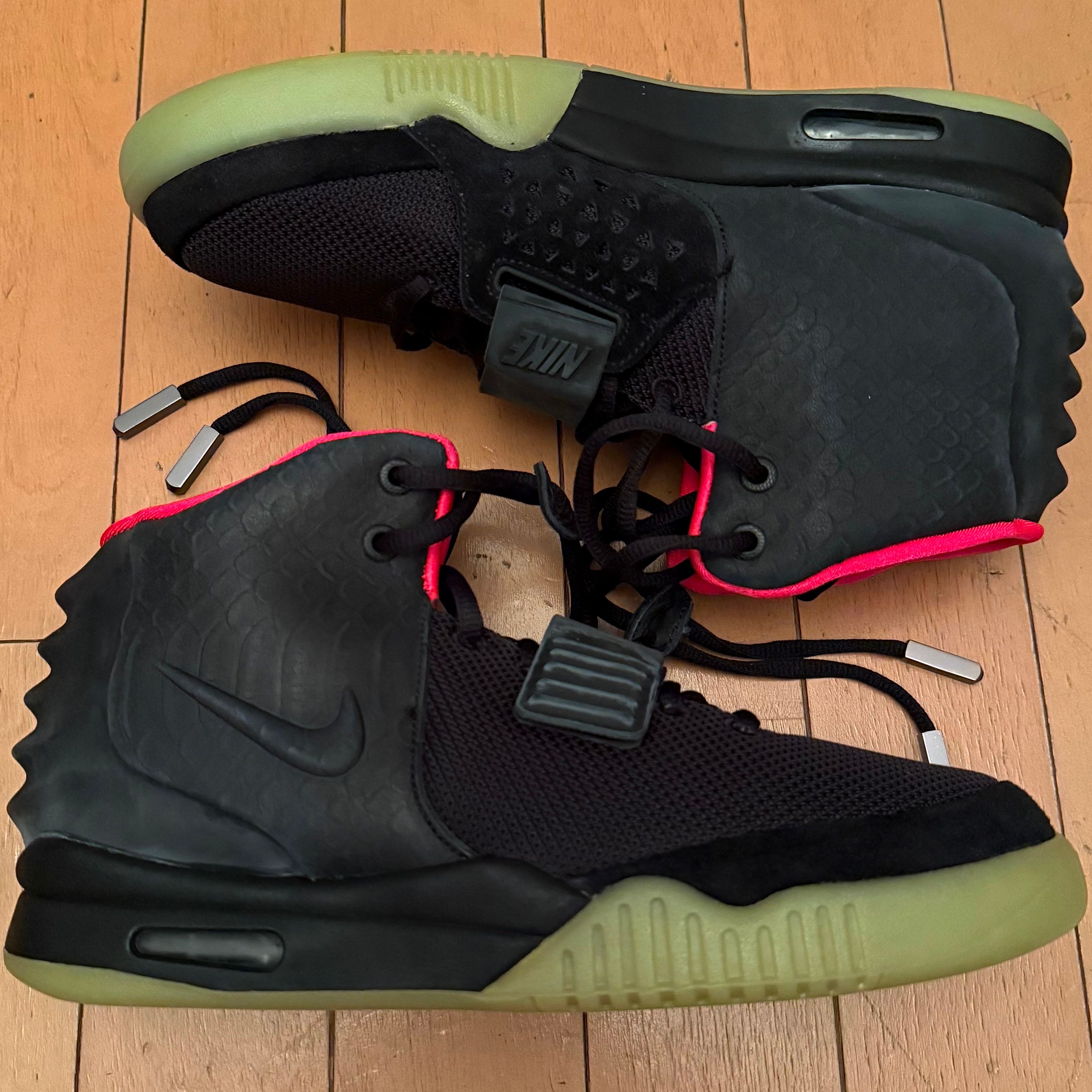 ナイキ エアイージー2 NRG "ソーラーレッド"