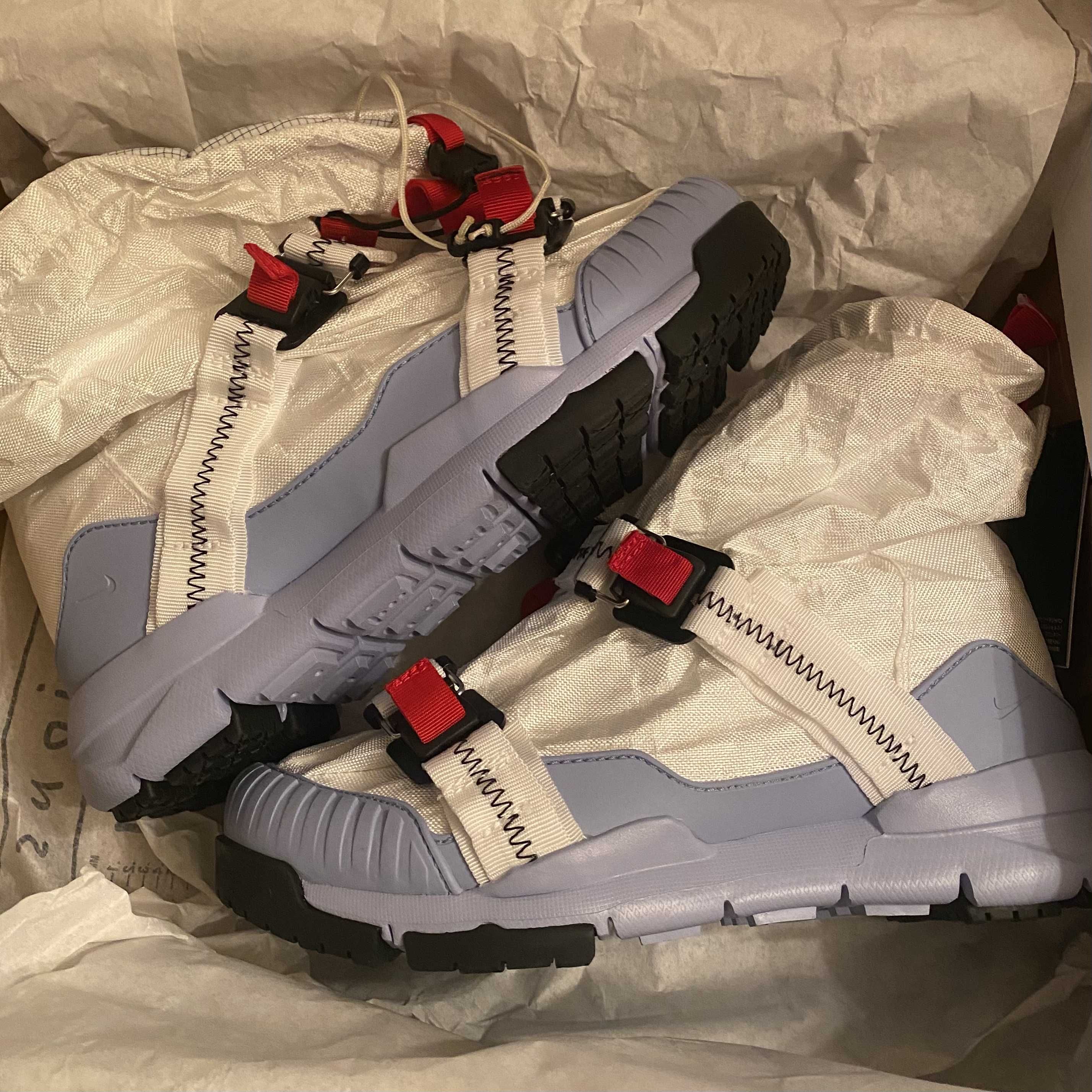 TOM SACHS × NIKE MARSYARD OVERSHOE "WHITE/LIGHT BLUE"