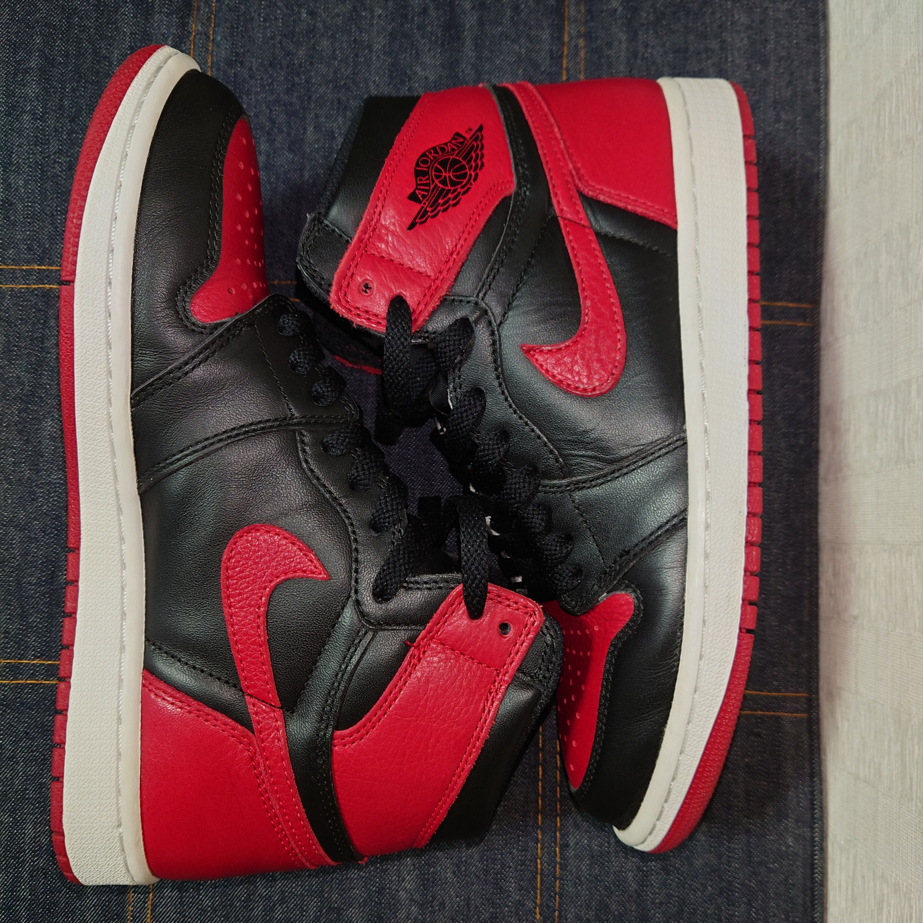 Nike Air Jordan 1 Retro High OG "Bred/Banned" (2016)