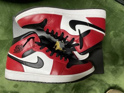 Nike Air Jordan 1 Mid "Chicago Black Toe"