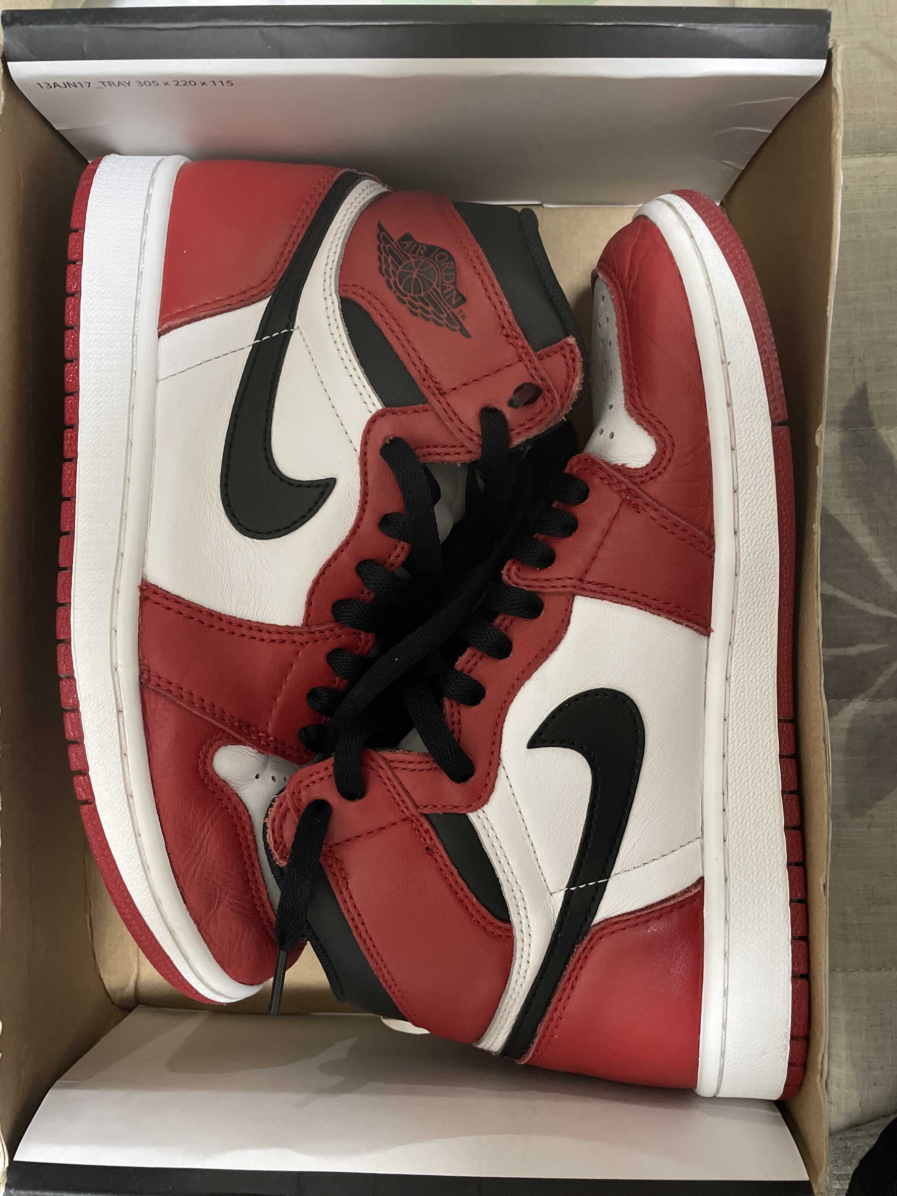 Nike Air Jordan 1 Retro High "Chicago" (2015)