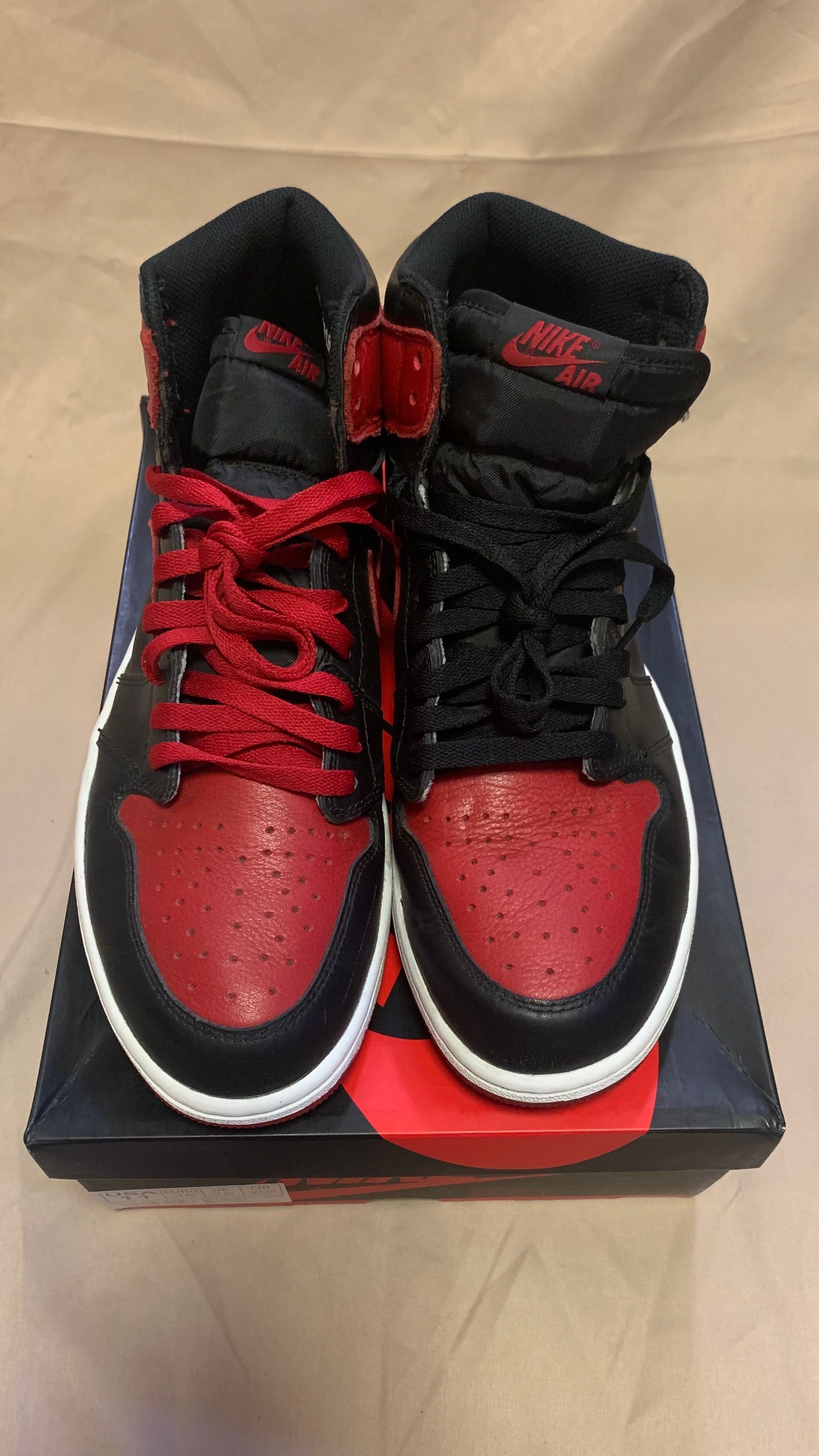 Nike Air Jordan 1 Retro High OG "Bred/Banned" (2016)