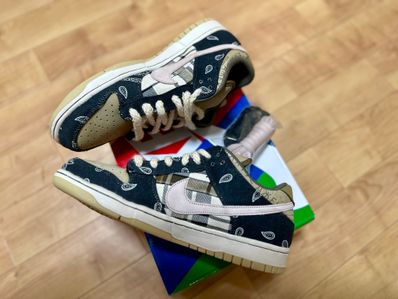 Travis Scott × Nike SB Dunk Low "Black/Parachute Beige"
