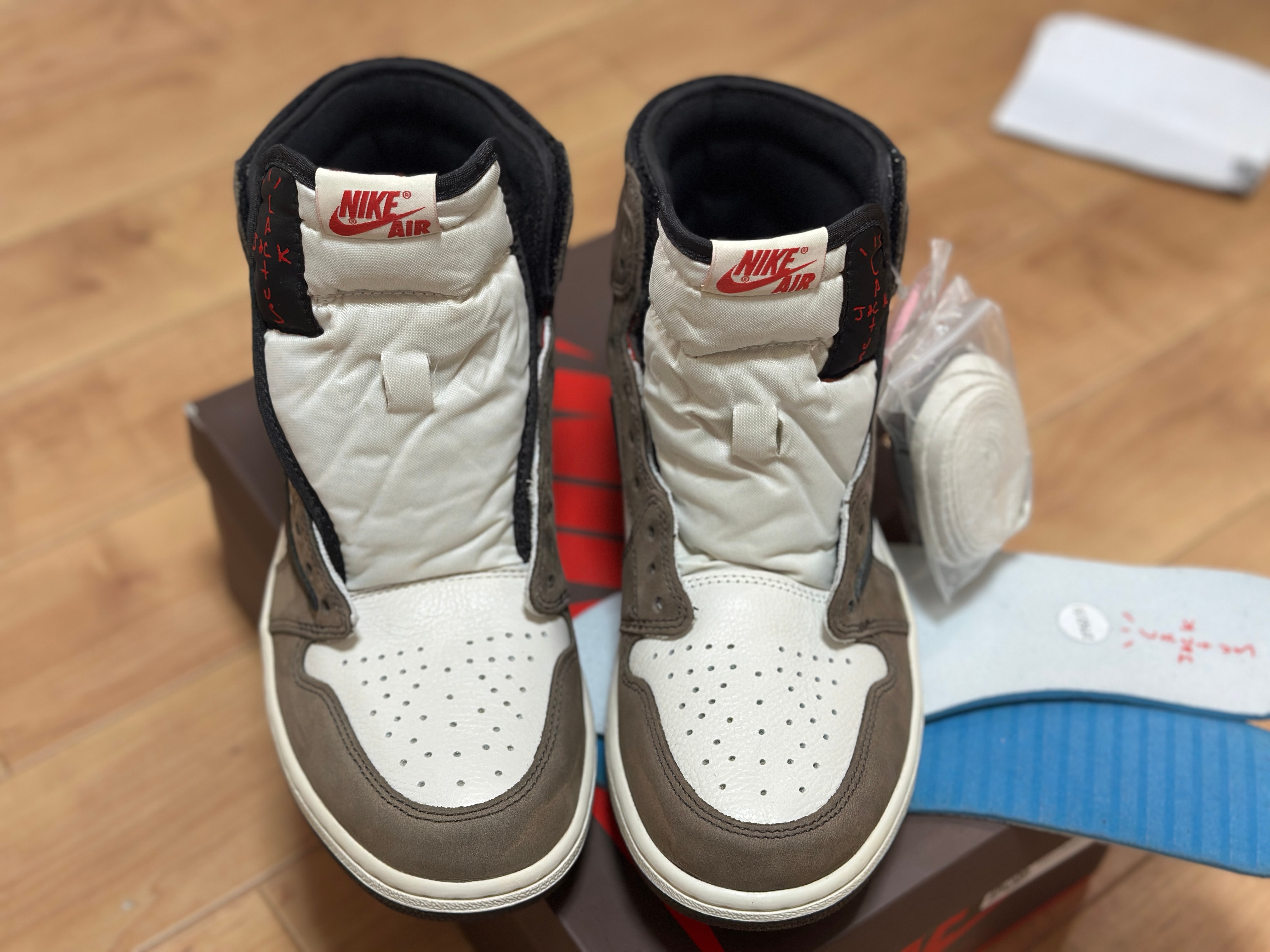 Travis Scott × Nike Air Jordan 1 Retro High OG TS SP "Sail/Dark Mocha"