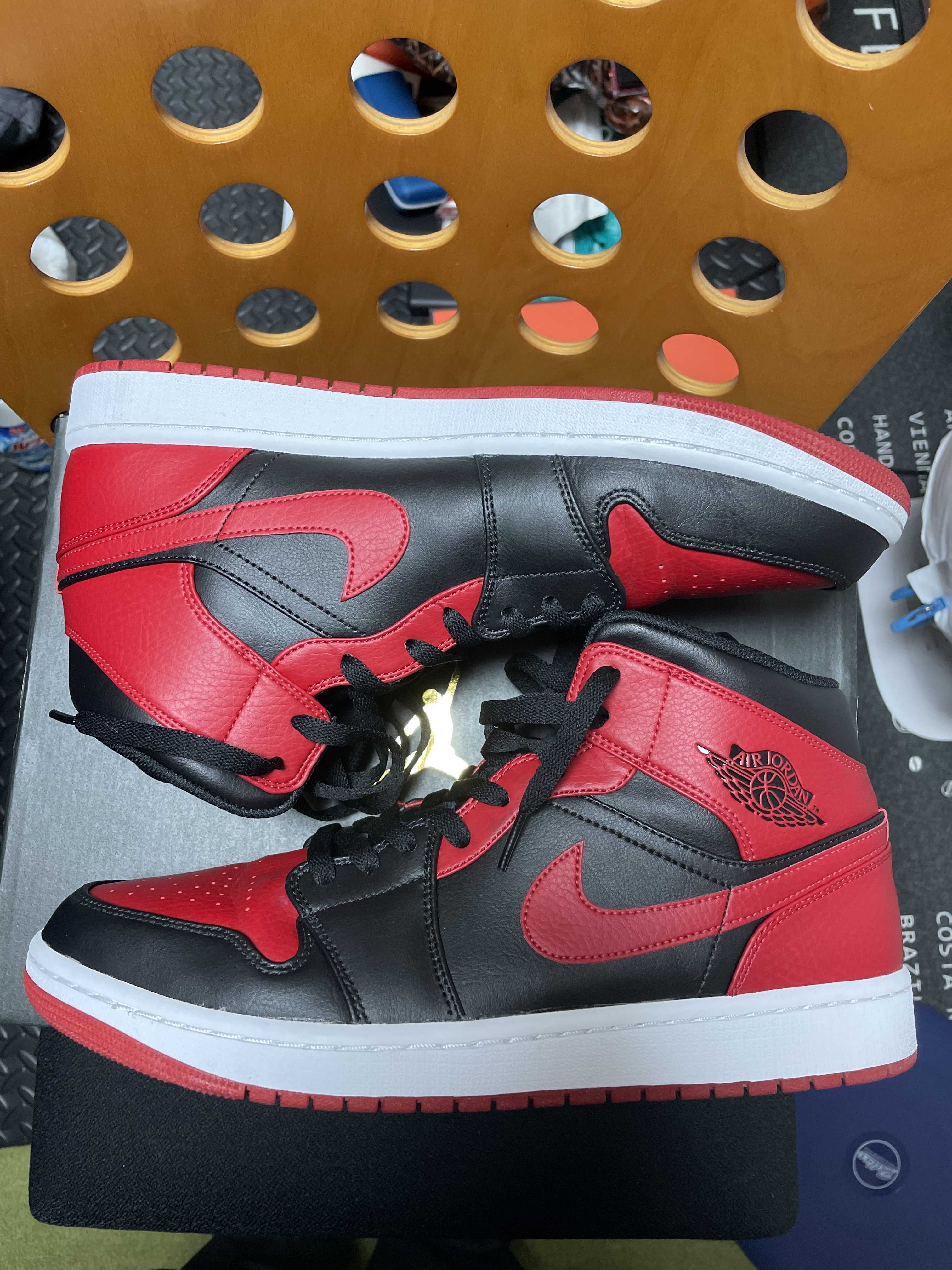 Nike Air Jordan 1 Mid "Bred"