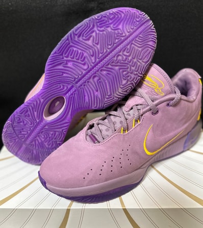 Nike LeBron 21 "Purple Rain"