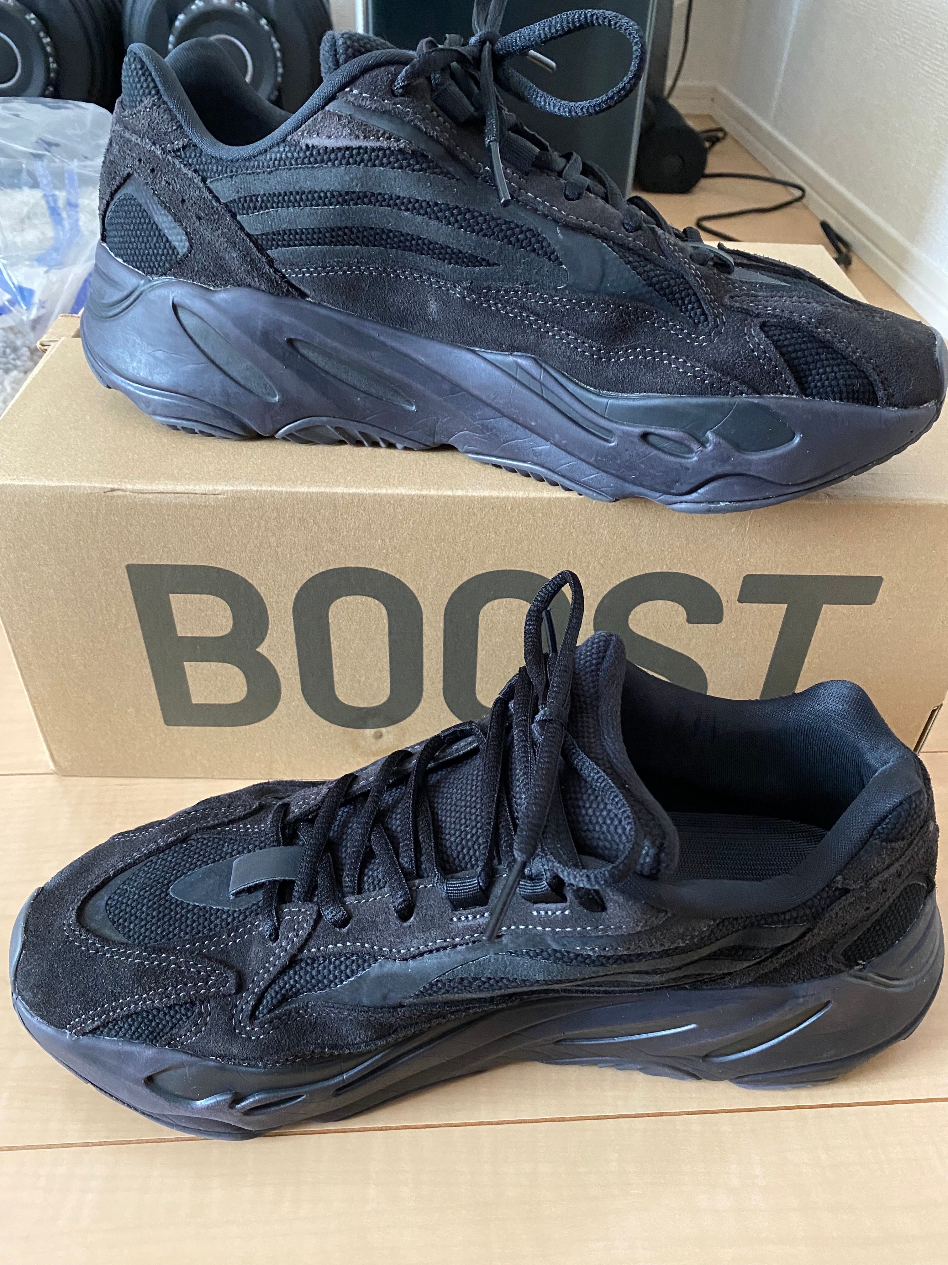 adidas YEEZY BOOST 700 V2 "Vanta"