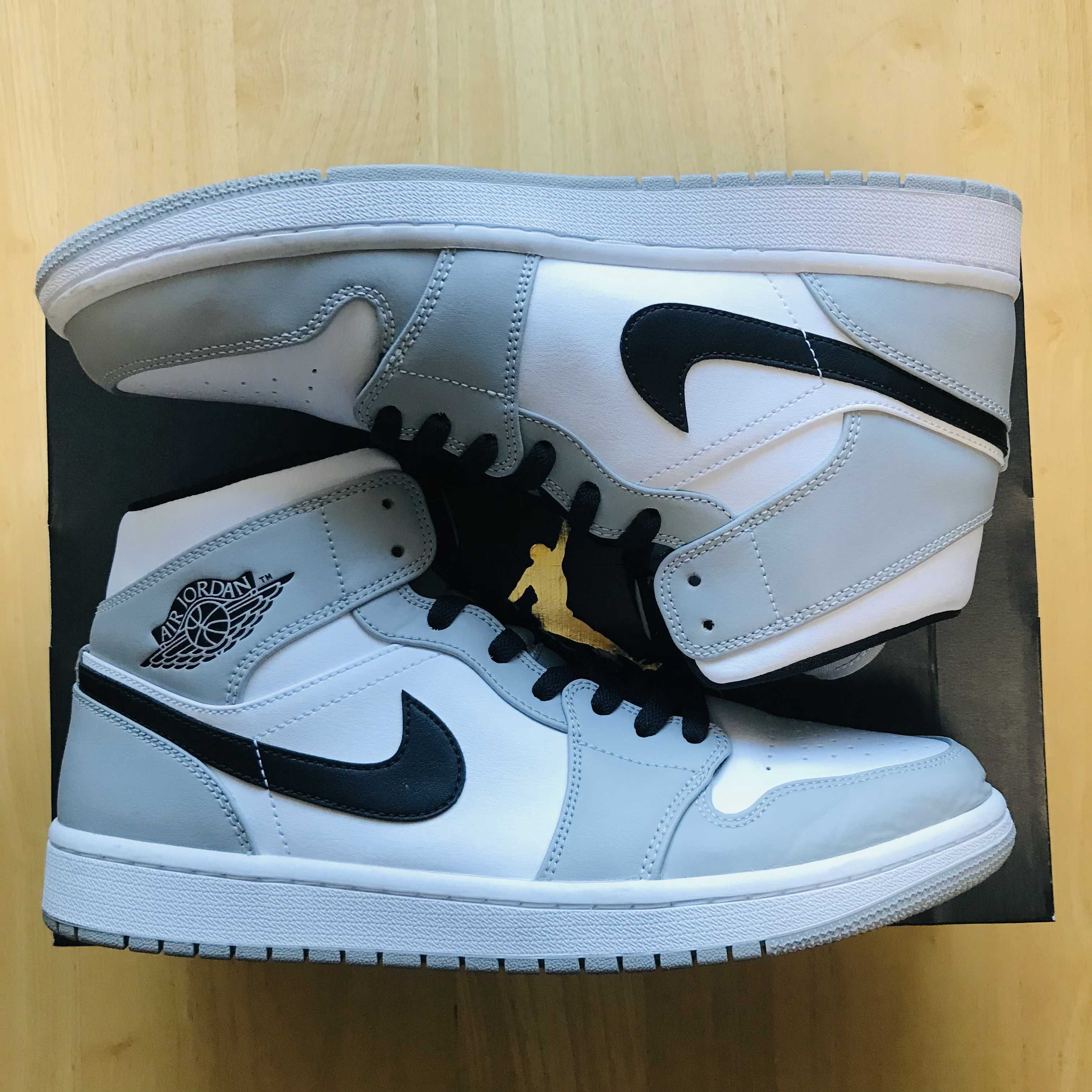 Nike Air Jordan 1 Mid "Light Smoke Grey/White/Black"