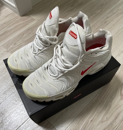 Supreme x Nike Air Max Plus TN "White/Speed Red"