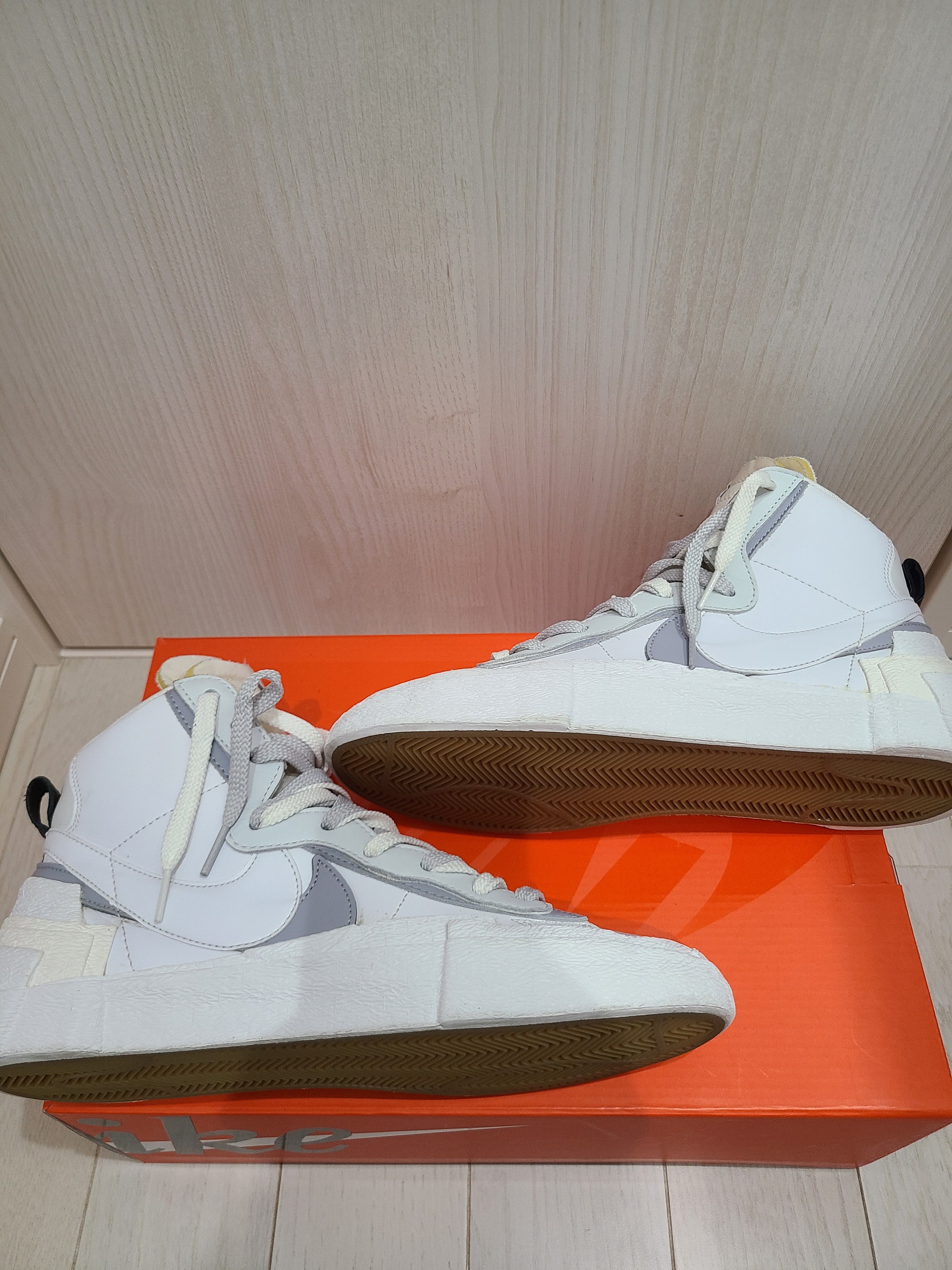 sacai × NIKE BLAZER MID "WHITE/WOLF GREY"