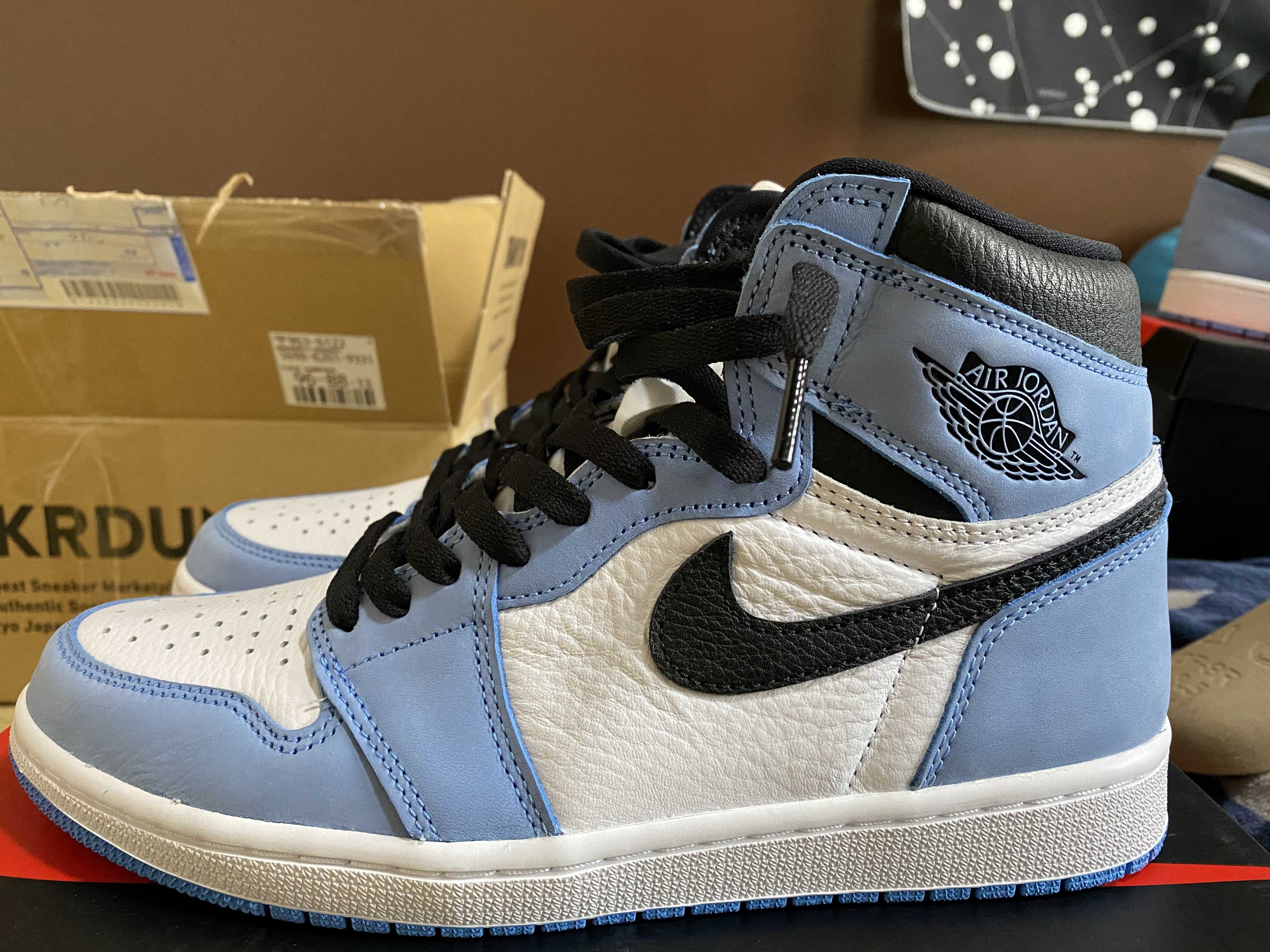 Nike Air Jordan 1 High OG "University Blue"