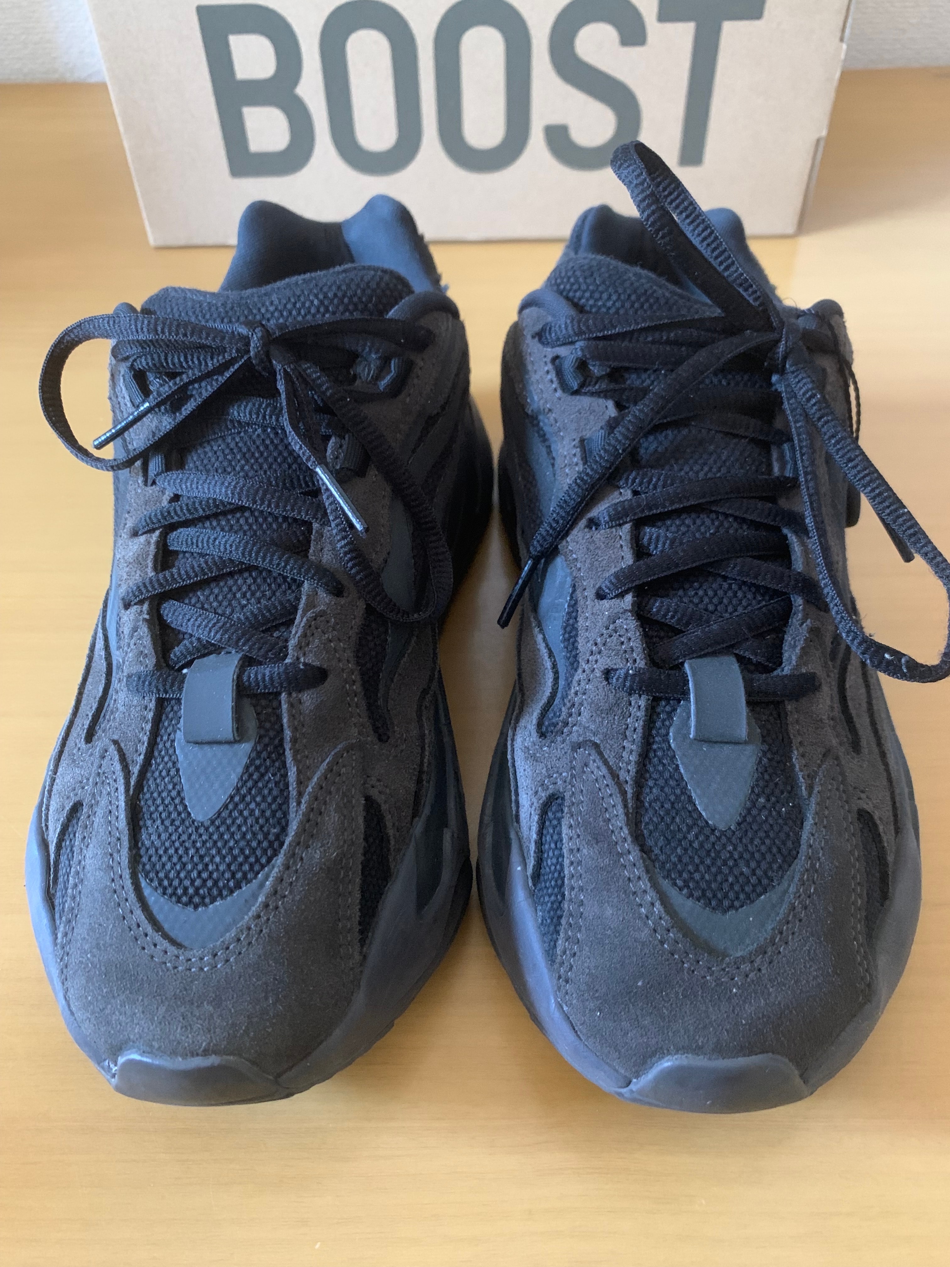 adidas YEEZY BOOST 700 V2 "Vanta"