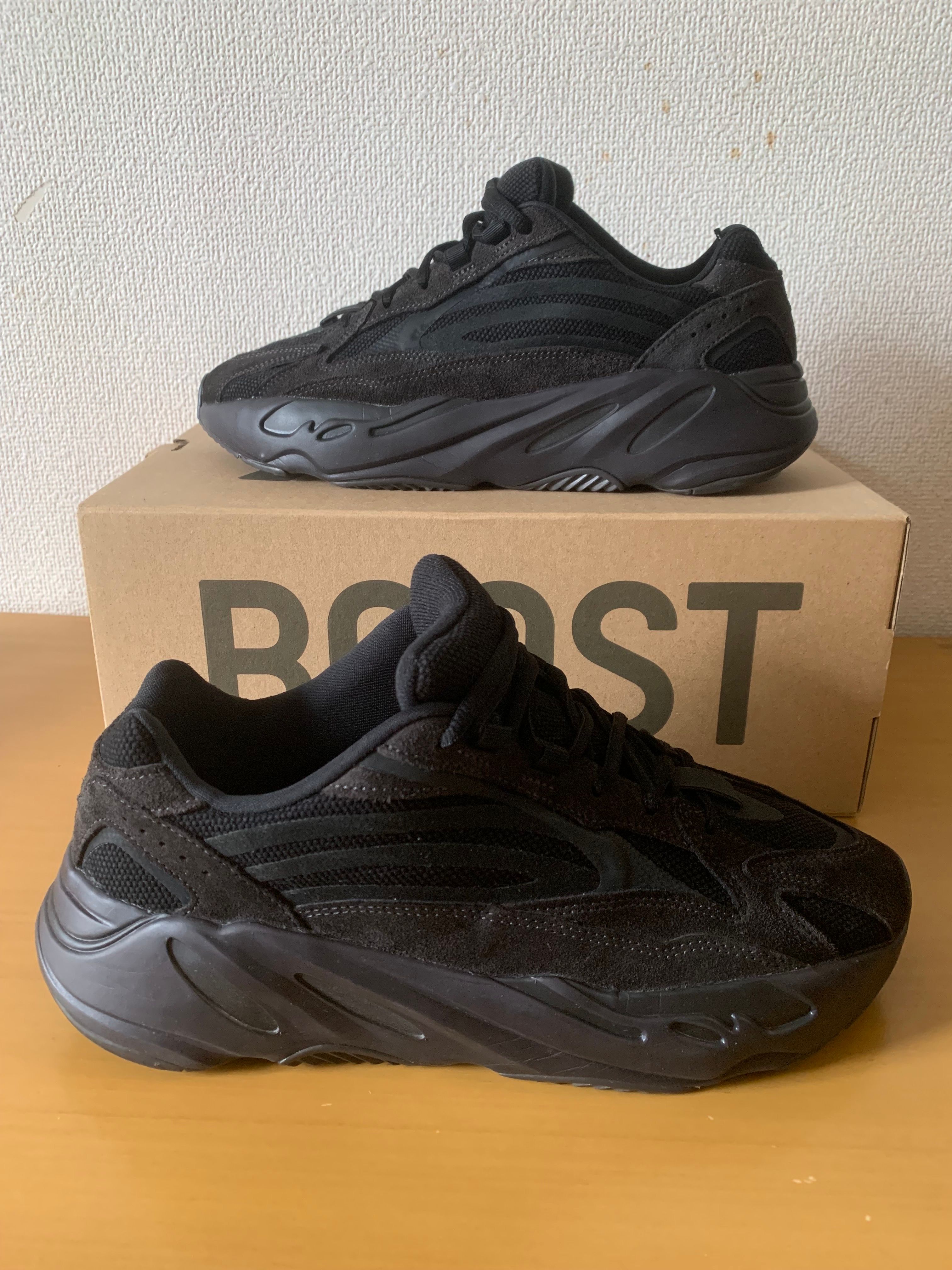 adidas YEEZY BOOST 700 V2 "Vanta"