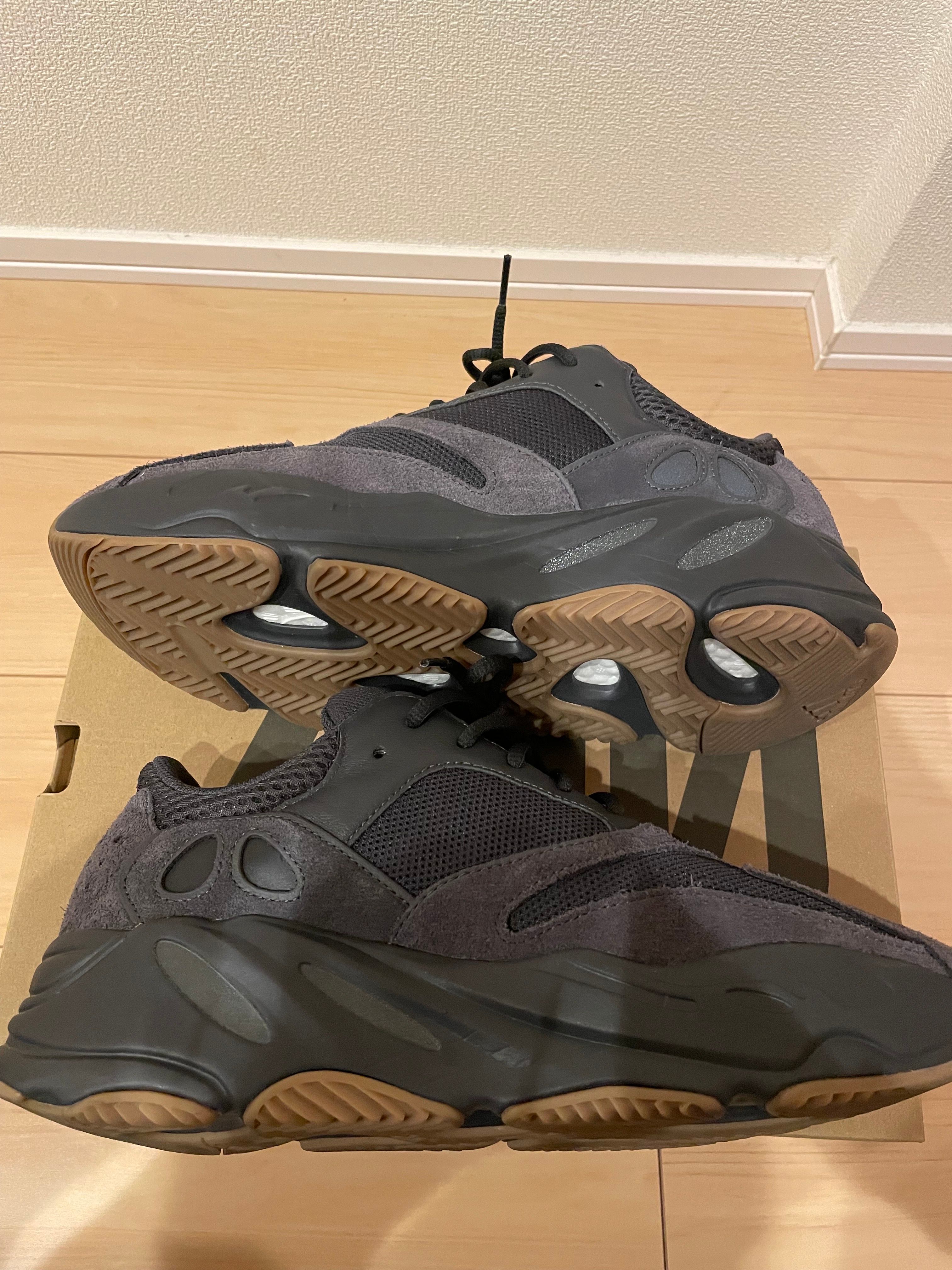 adidas YEEZY Boost 700 "Utility Black"