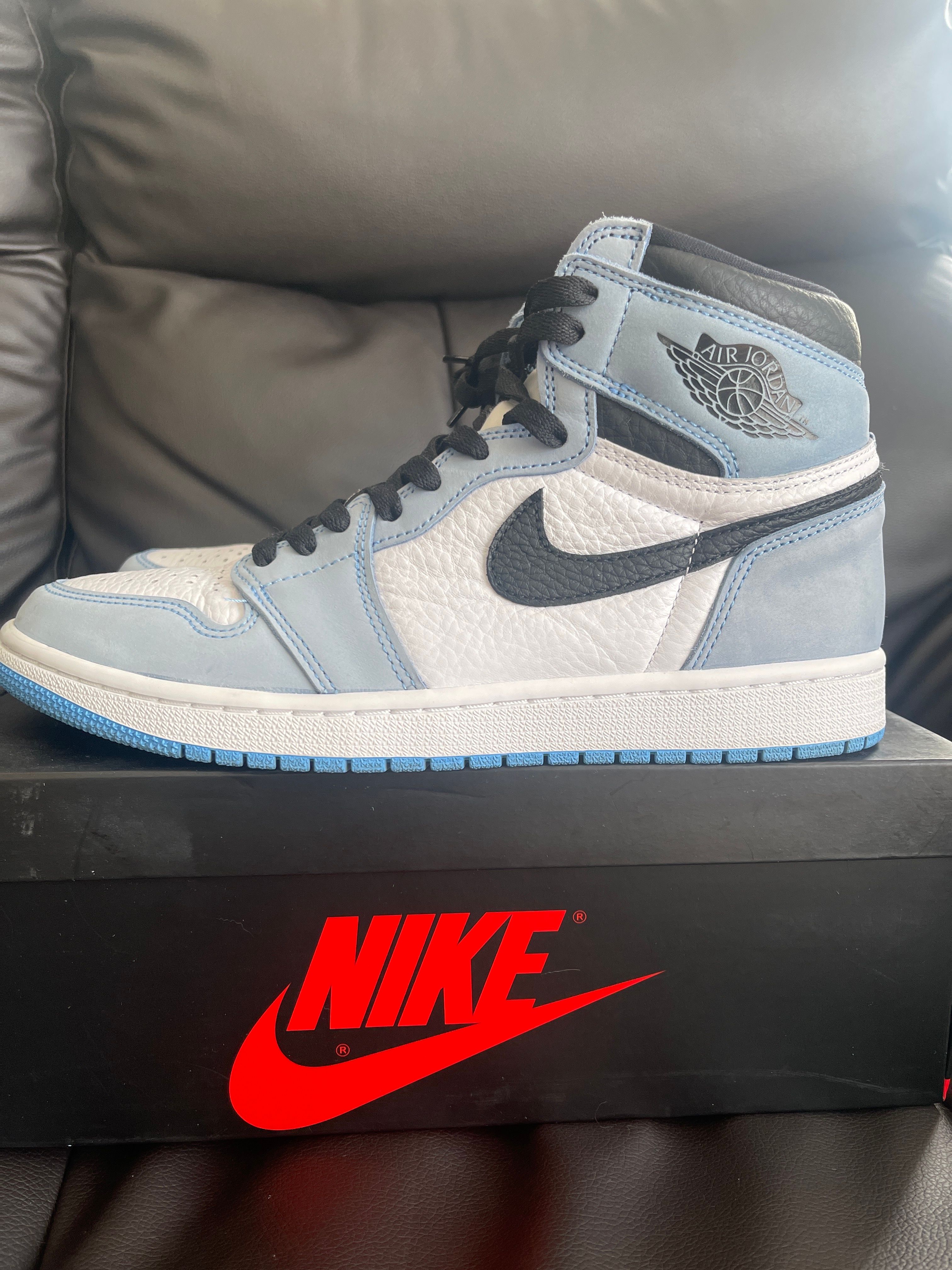 Nike Air Jordan 1 High OG "University Blue"