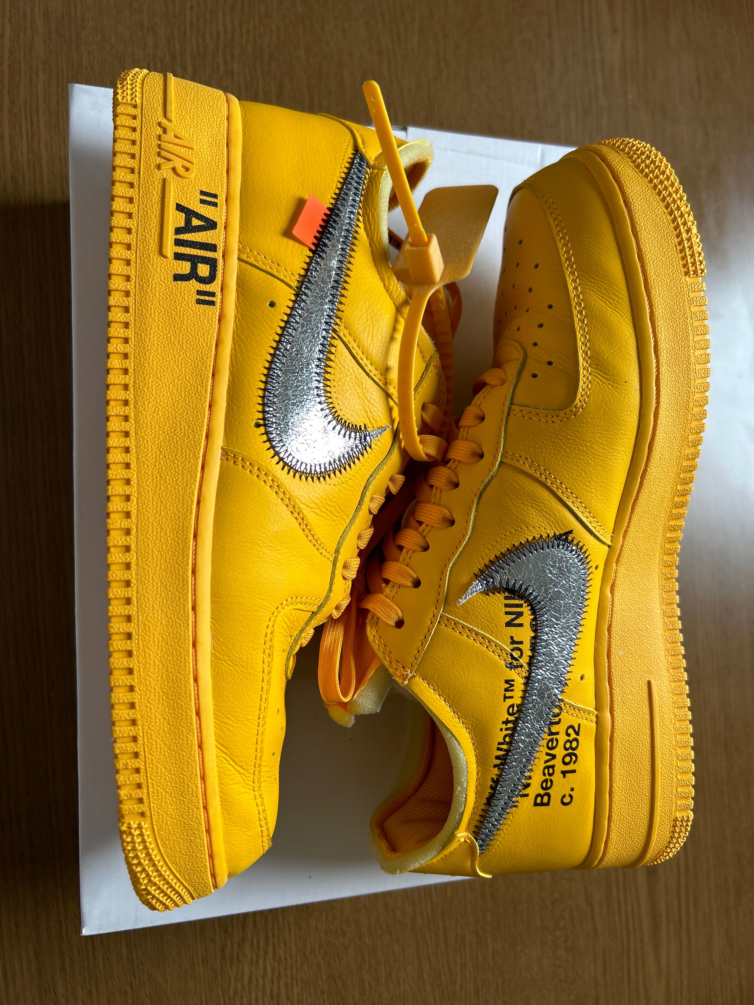 Off-White × Nike Air Force 1 Low "University Gold"