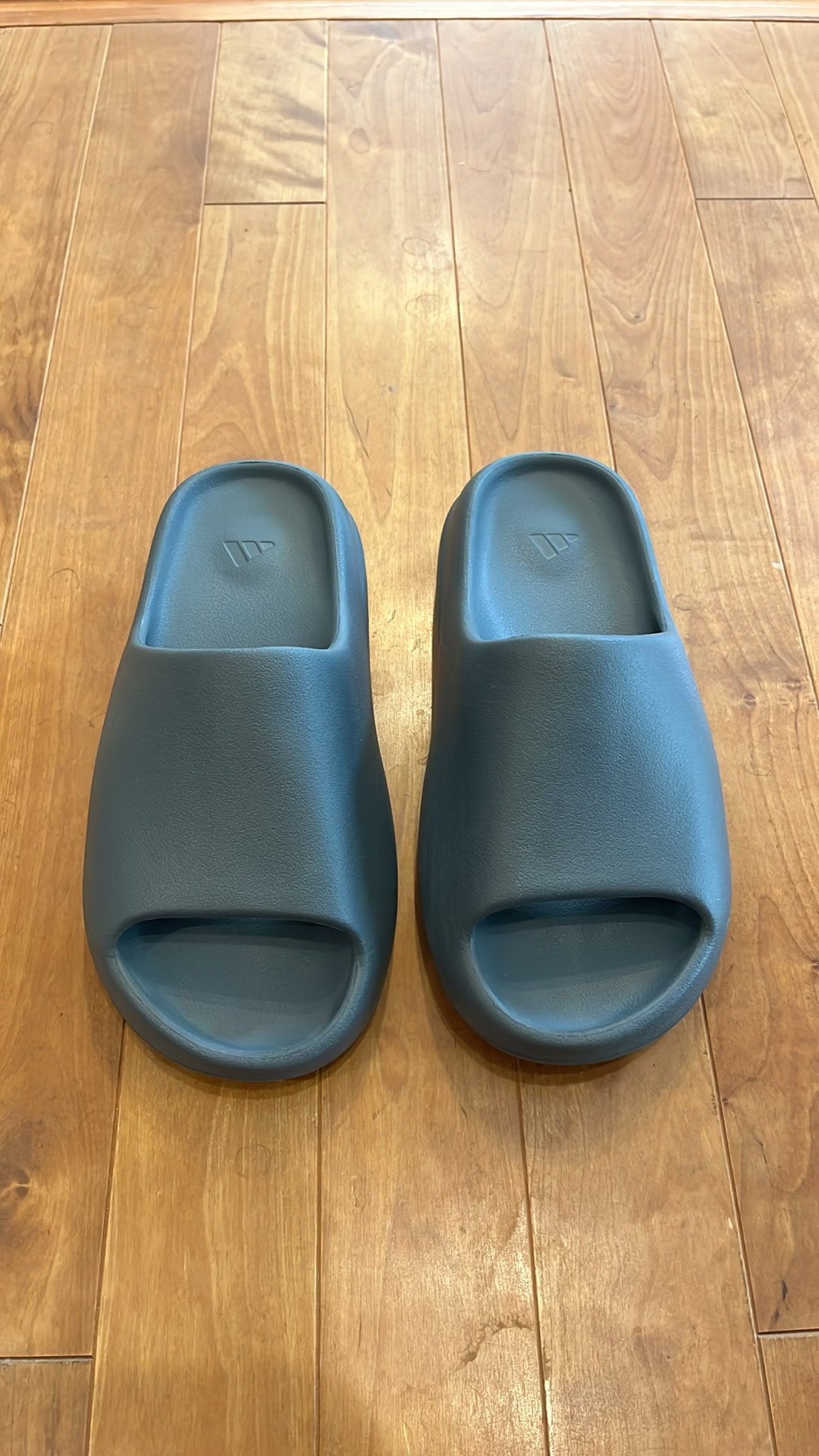adidas YEEZY Slide 