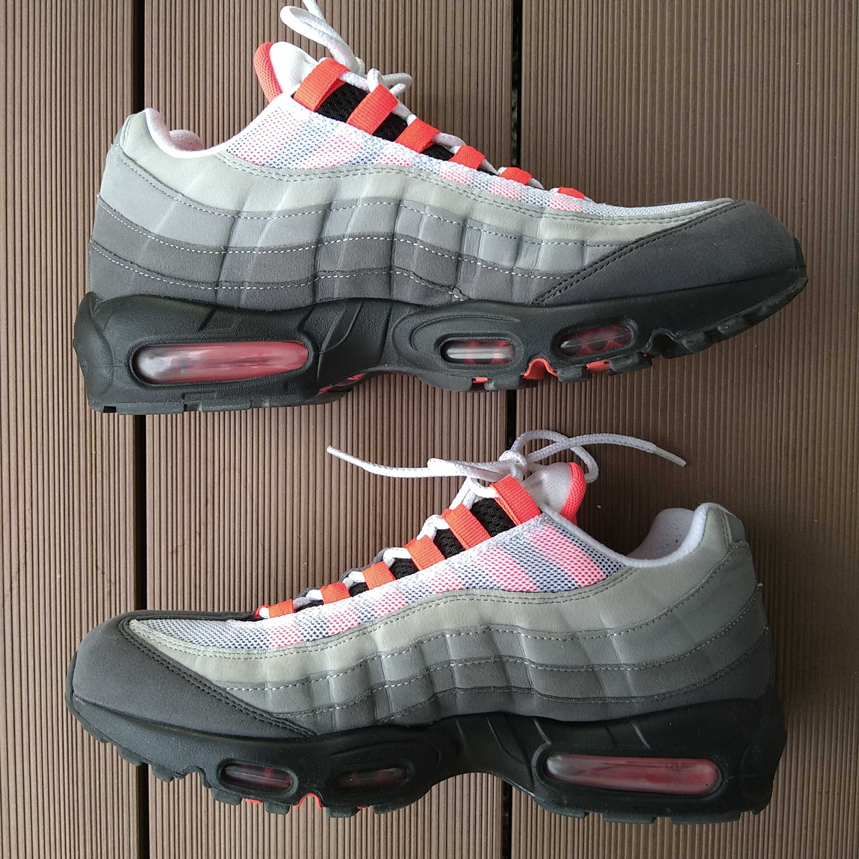 Nike Air Max 95 OG "White/Solar Red"