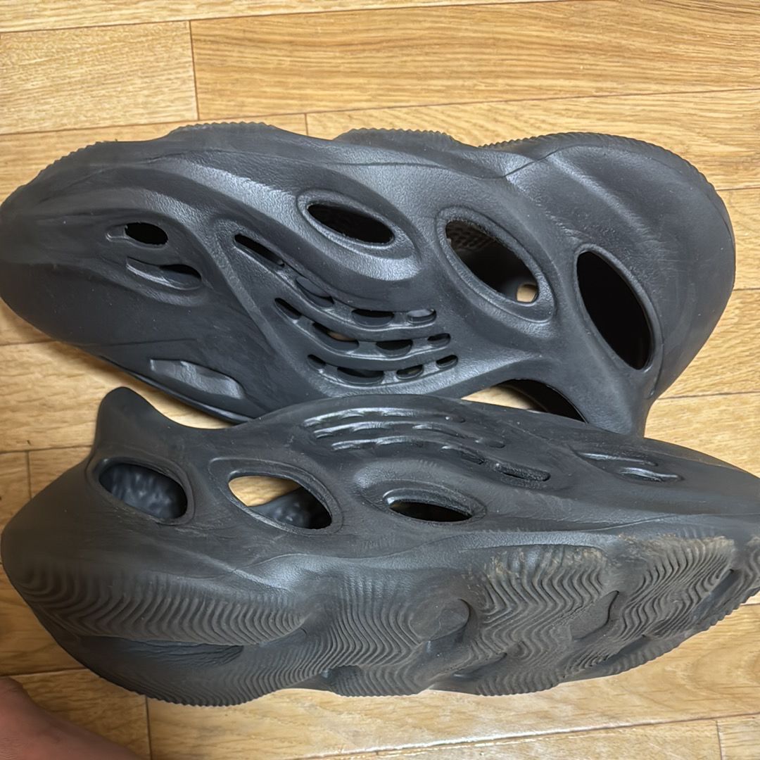 adidas YEEZY Foam Runner "Onyx"