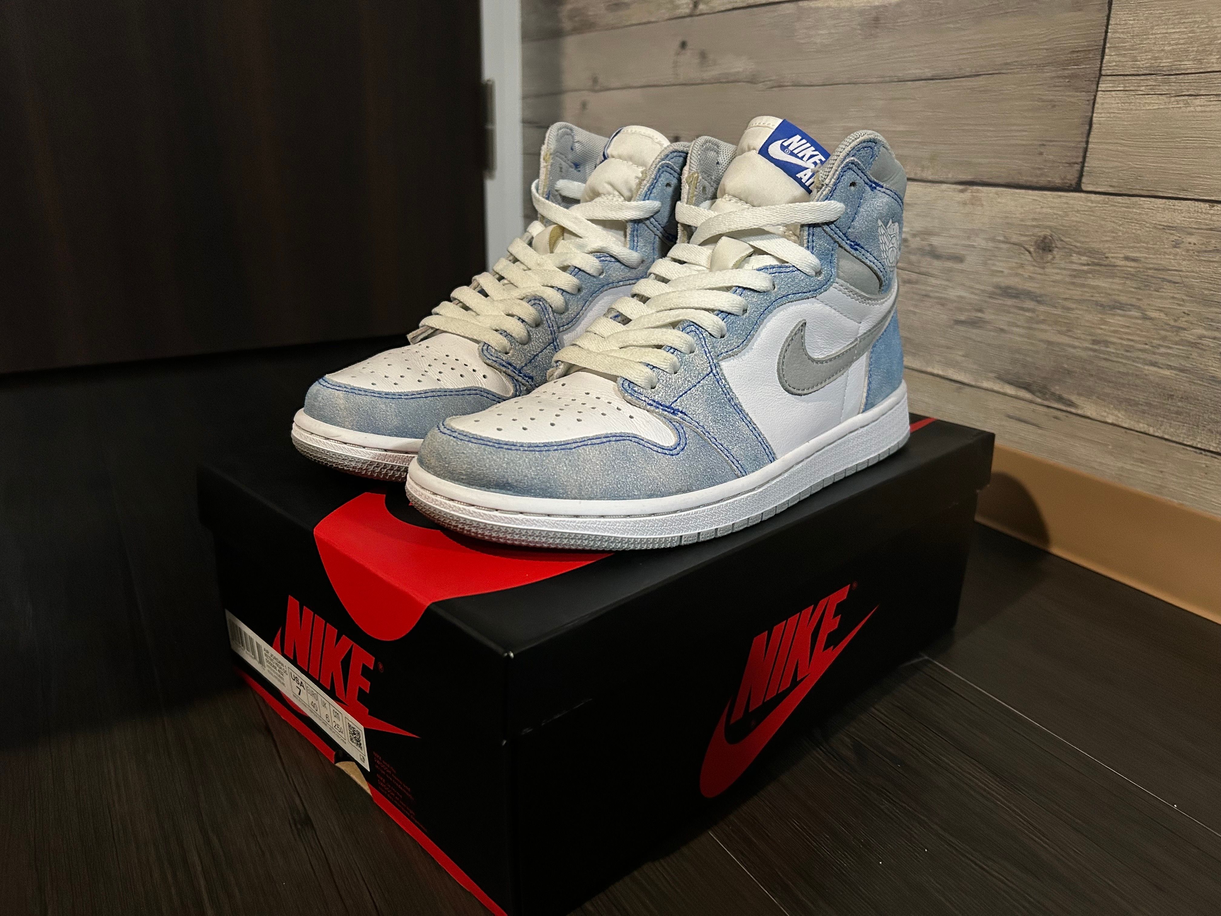 Nike Air Jordan 1 High OG "Hyper Royal"