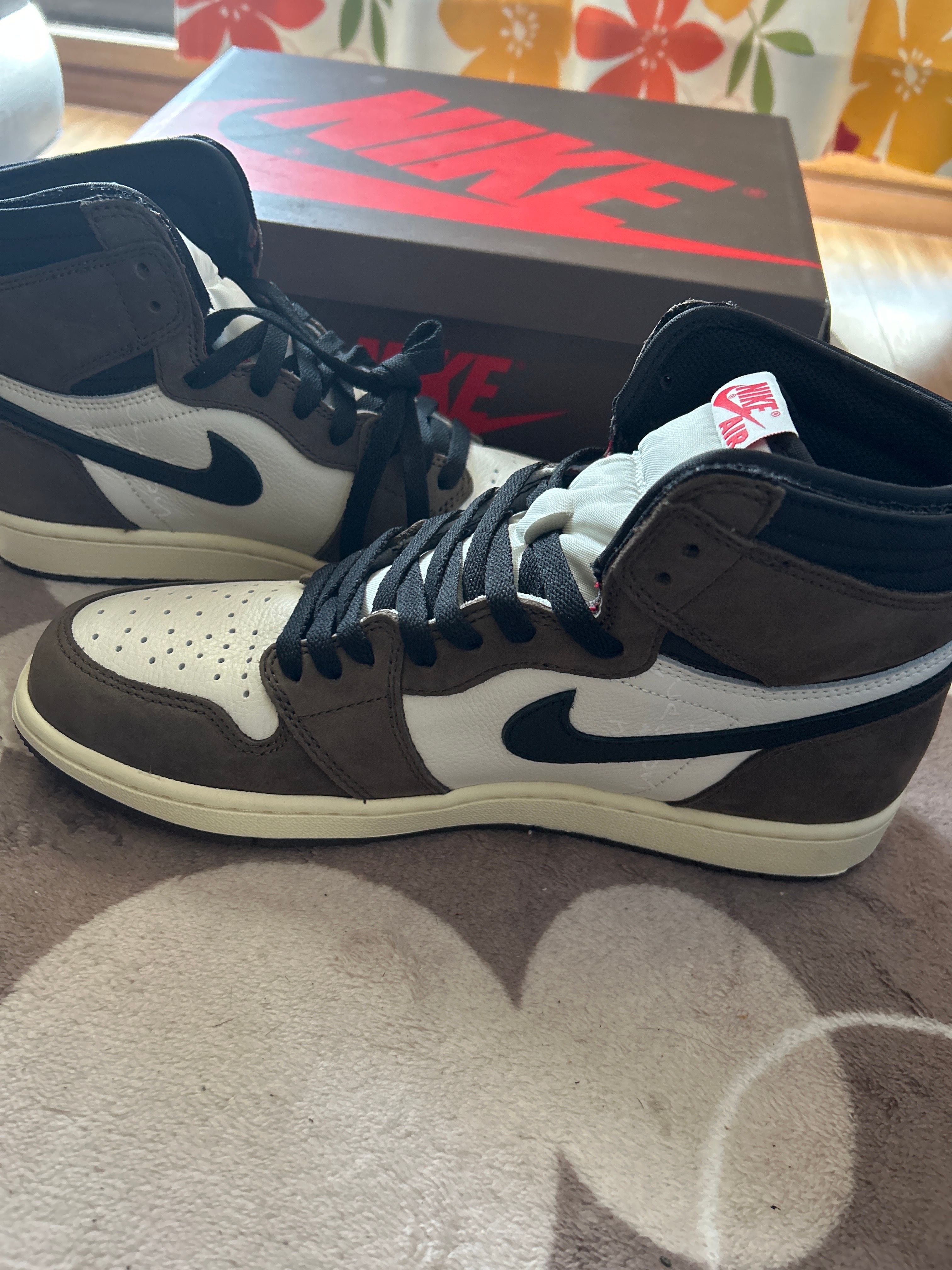 Travis Scott × Nike Air Jordan 1 Retro High OG TS SP "Sail/Dark Mocha"