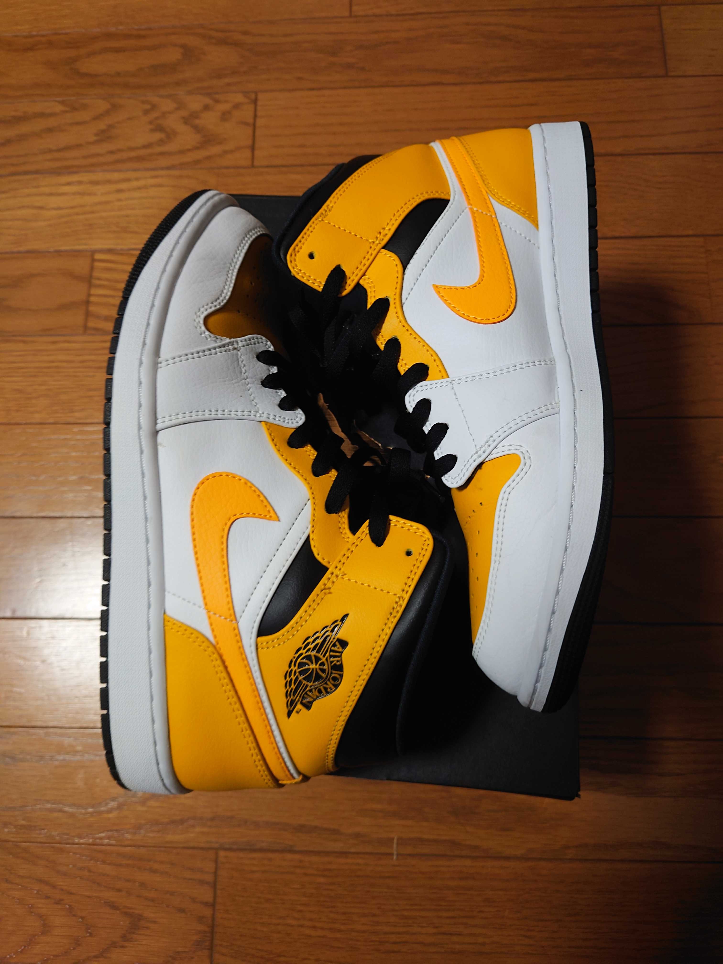 Nike Air Jordan 1 Mid "University Gold"