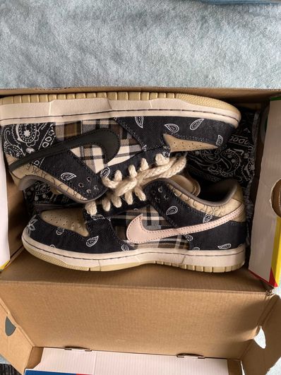 Travis Scott × Nike SB Dunk Low "Black/Parachute Beige"