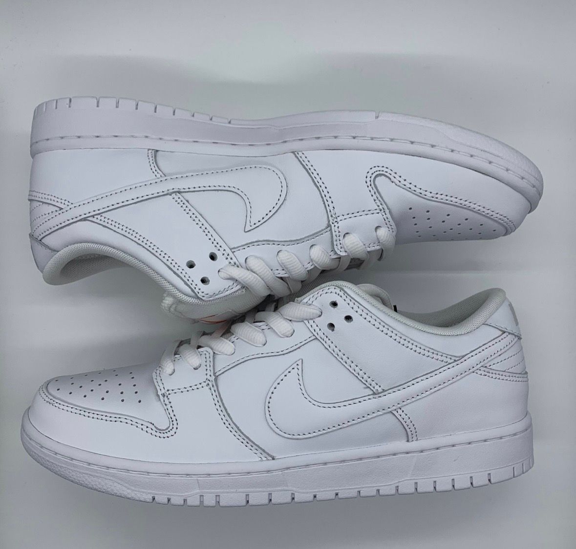 Nike SB Dunk Low Pro ISO "Triple White"