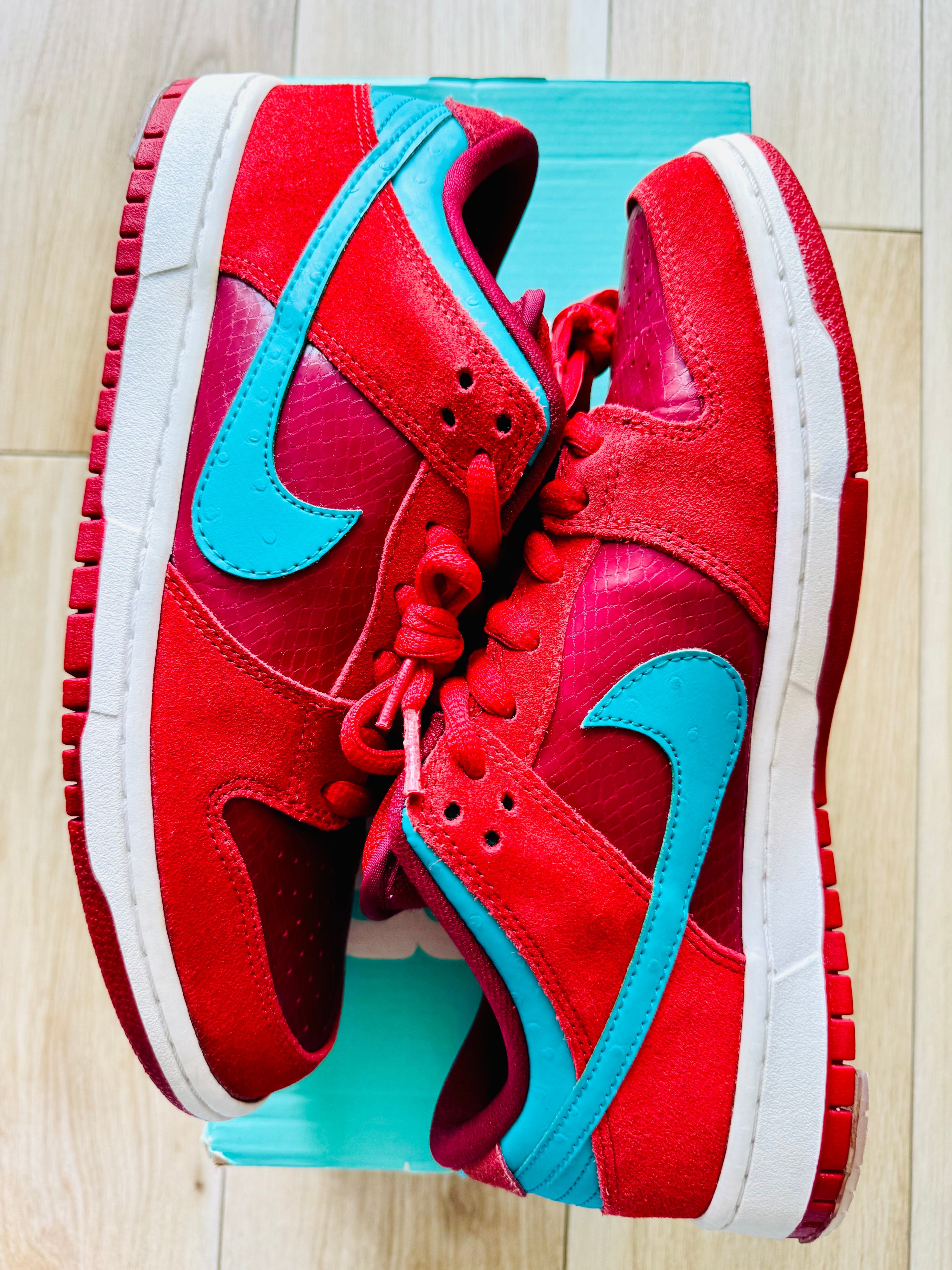 Nike SB Dunk Low "Brickhouse Turbo Green"