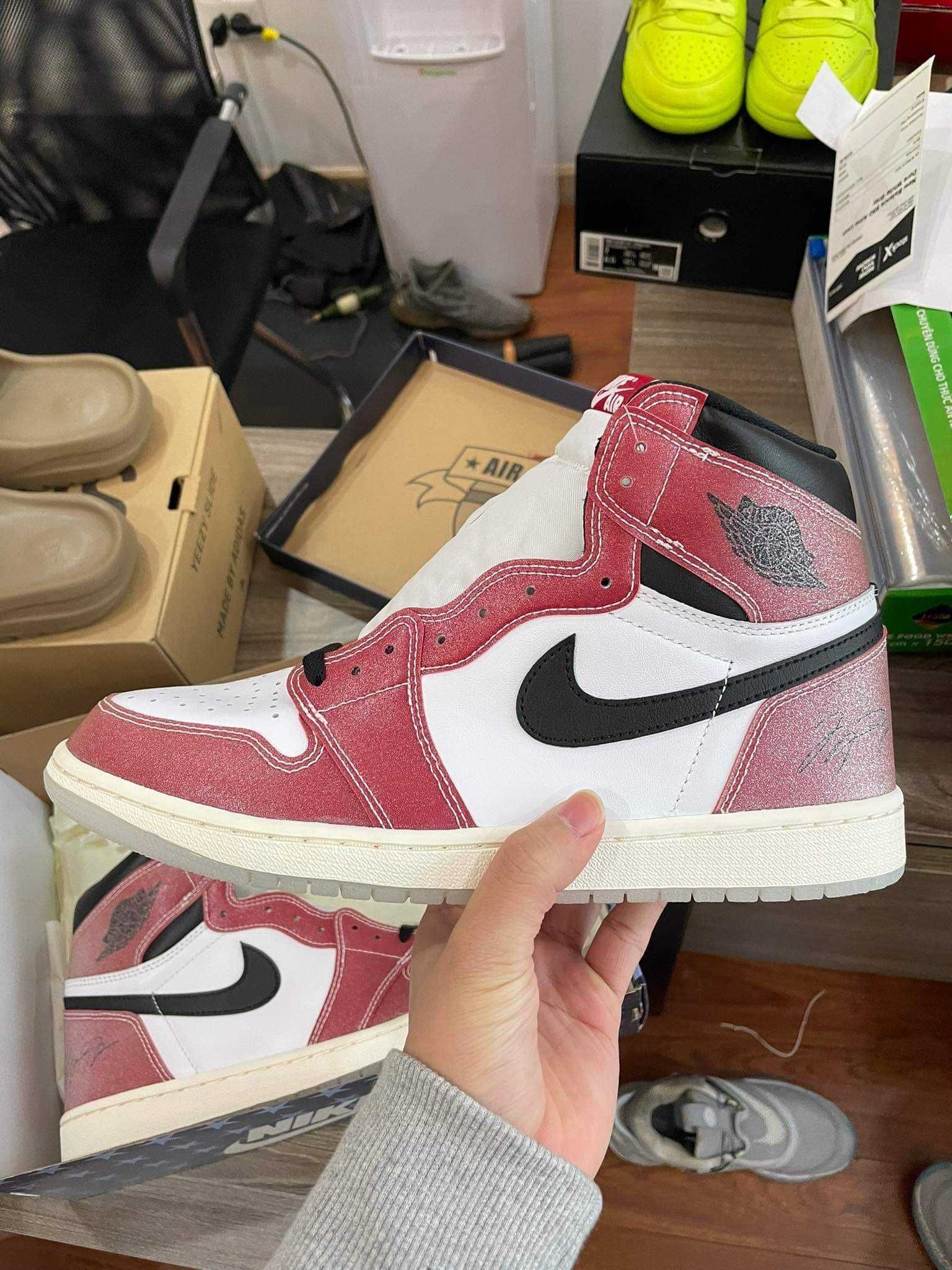 Trophy Room × Nike Air Jordan 1 High OG "Chicago"
