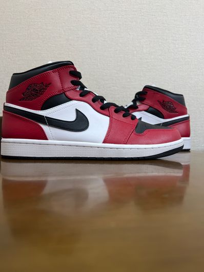 Nike Air Jordan 1 Mid "Chicago Black Toe"
