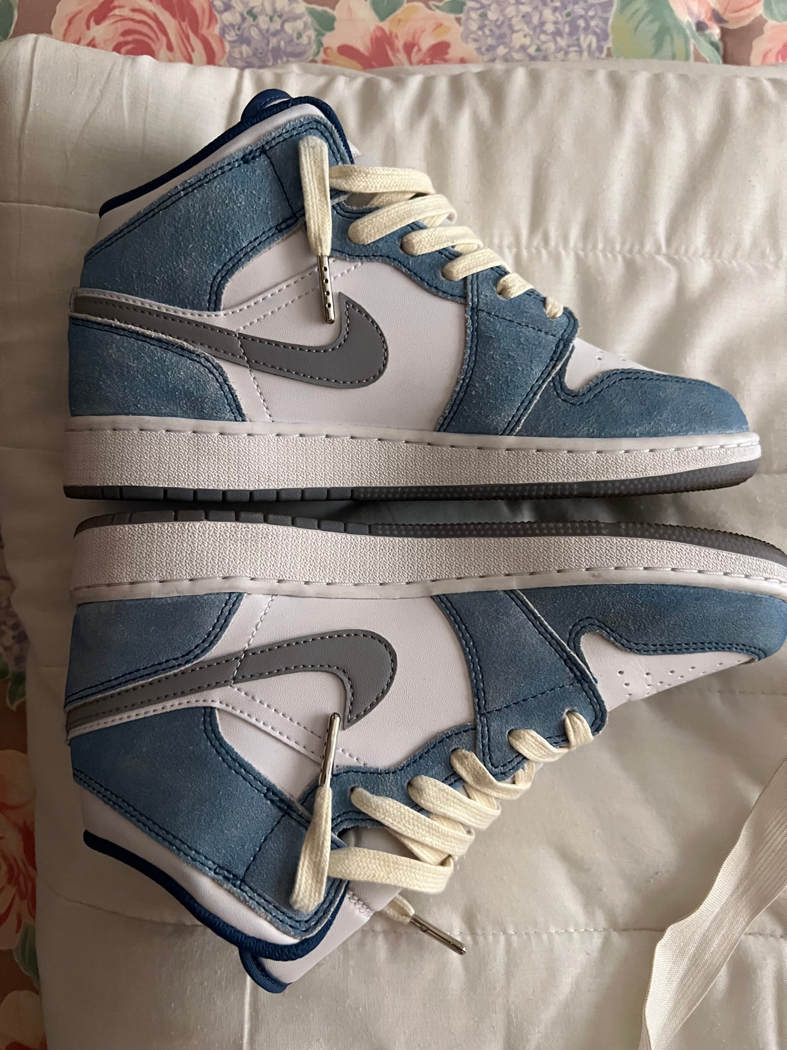 Nike Air Jordan 1 Mid SE "White/Hyper Royal/Red"