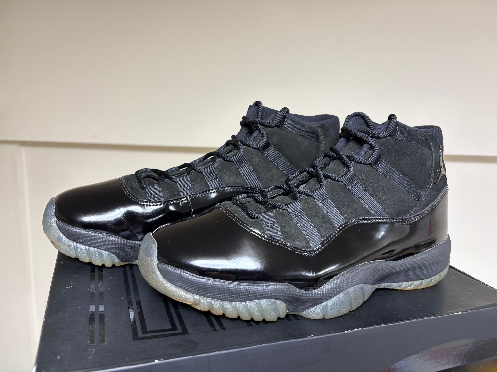 Nike Air Jordan 11 "Cap and Gown"