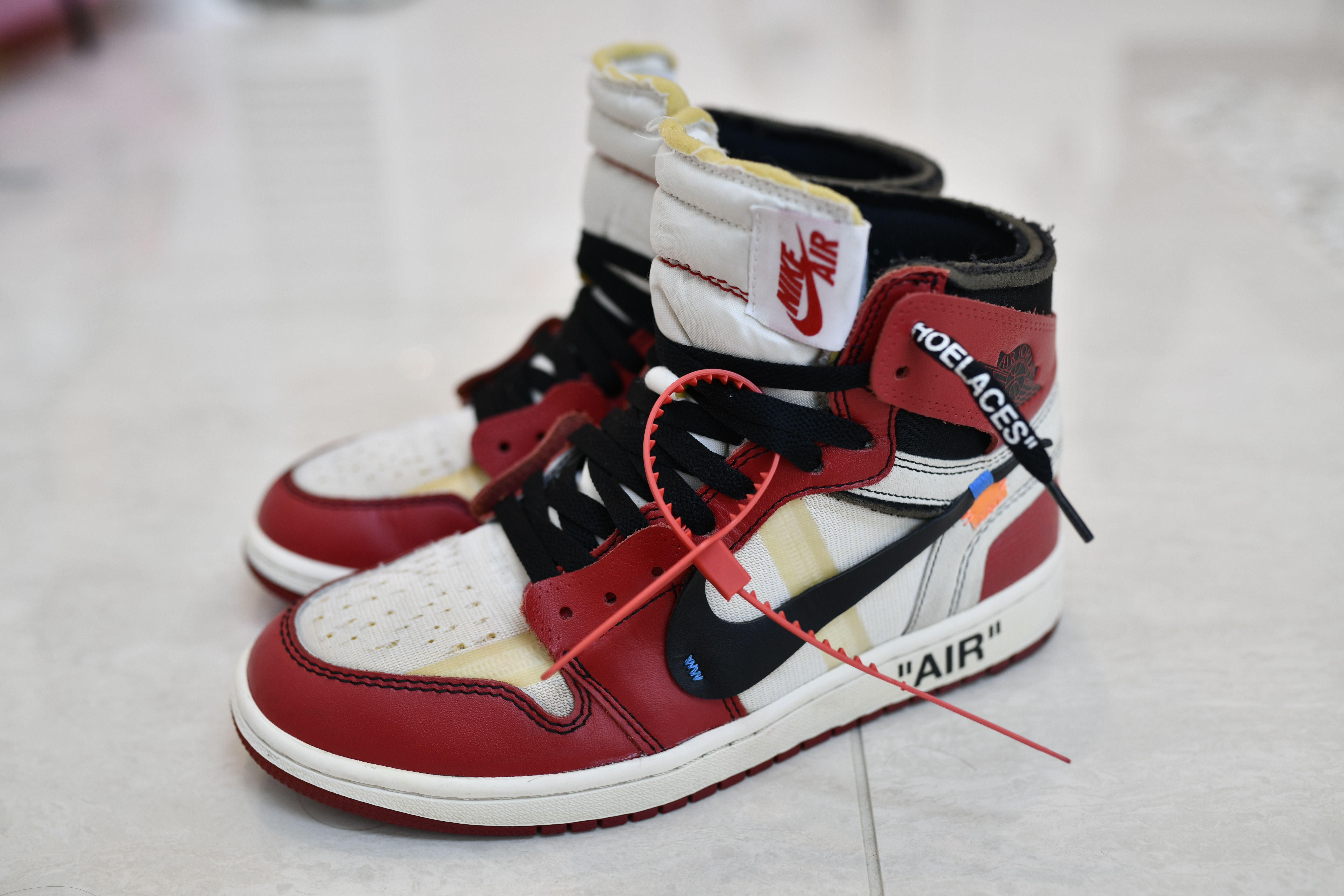 Off-White × Nike Air Jordan 1 Retro High The Ten "Chicago"