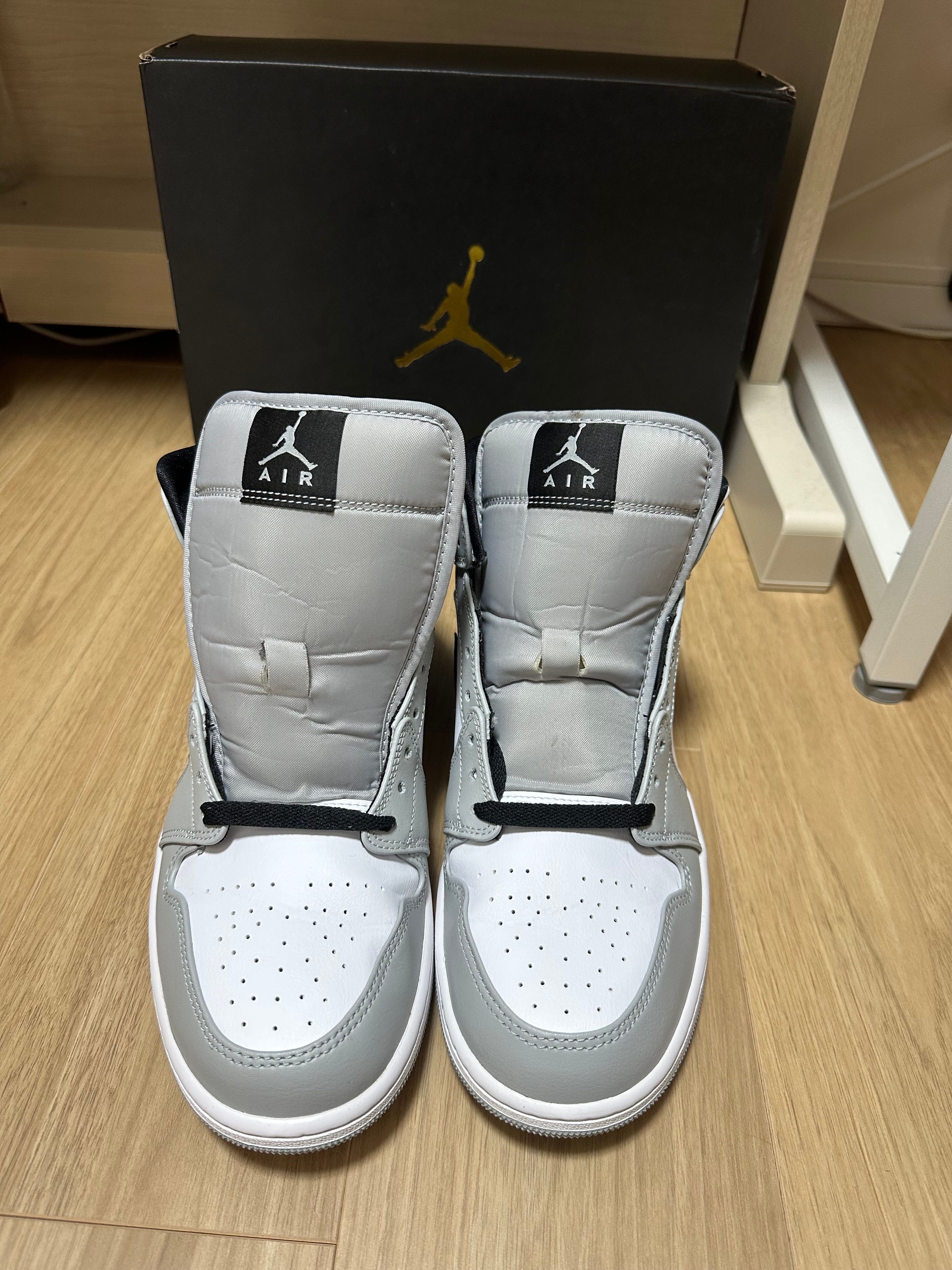 Nike Air Jordan 1 Mid "Light Smoke Grey/White/Black"