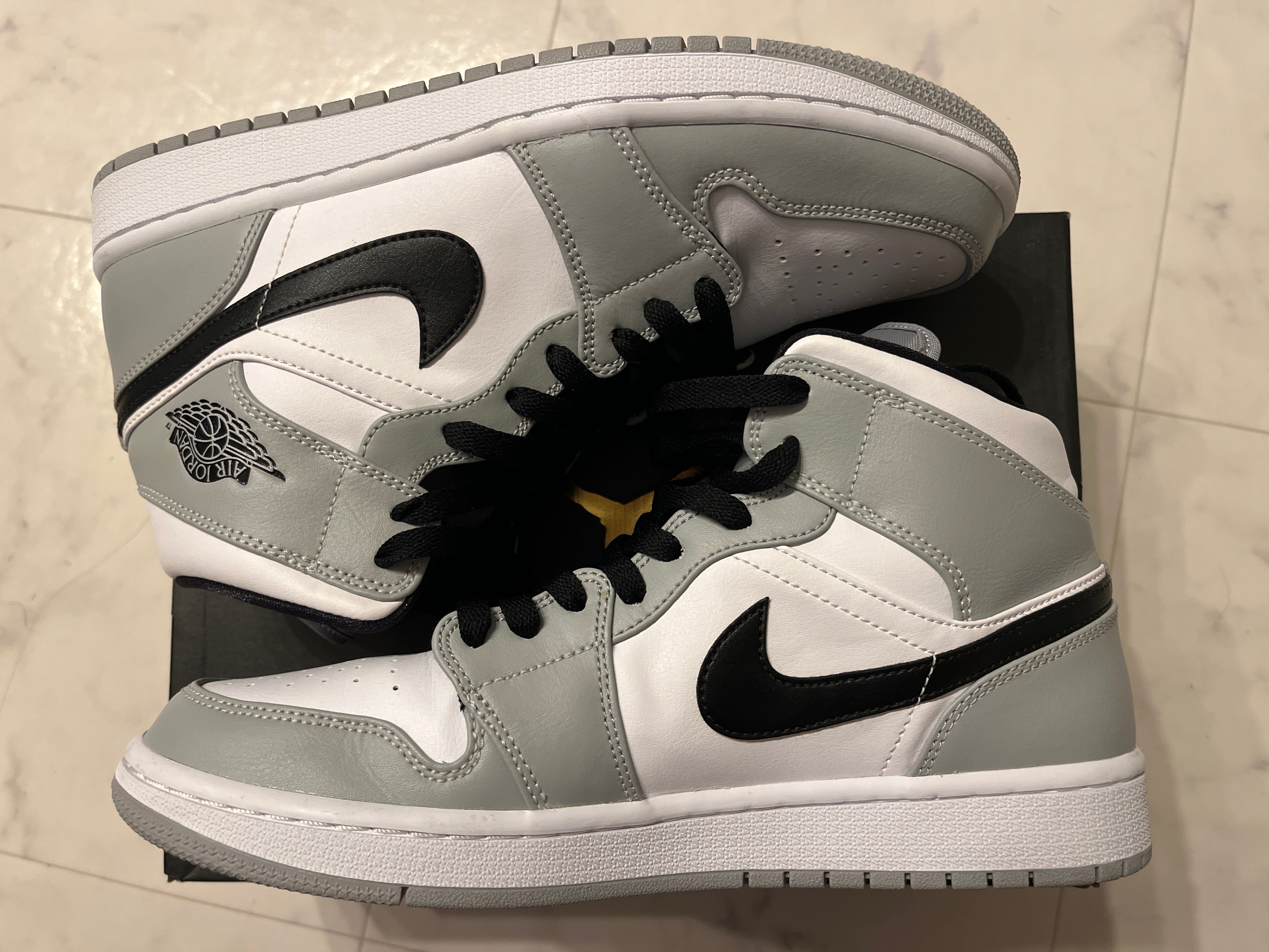 Nike Air Jordan 1 Mid "Light Smoke Grey/White/Black"